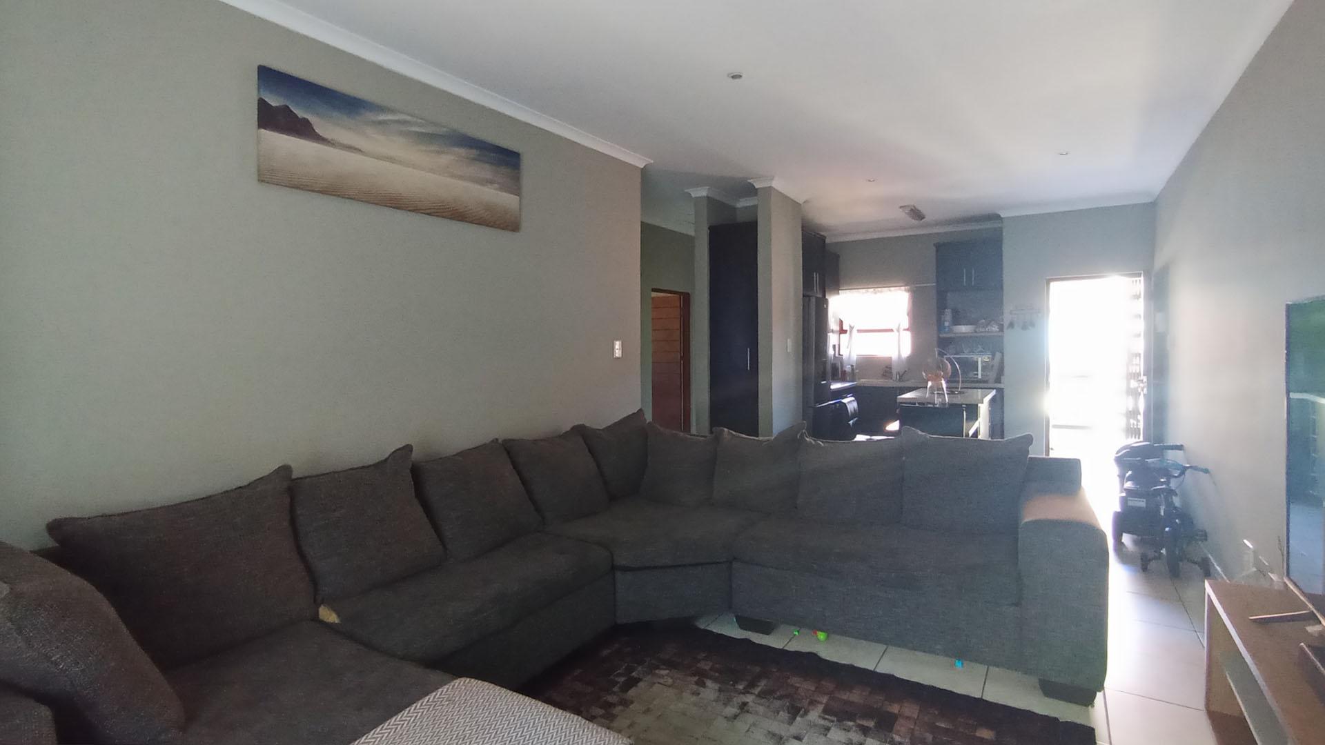Lounges - 26 square meters of property in Pretorius Park