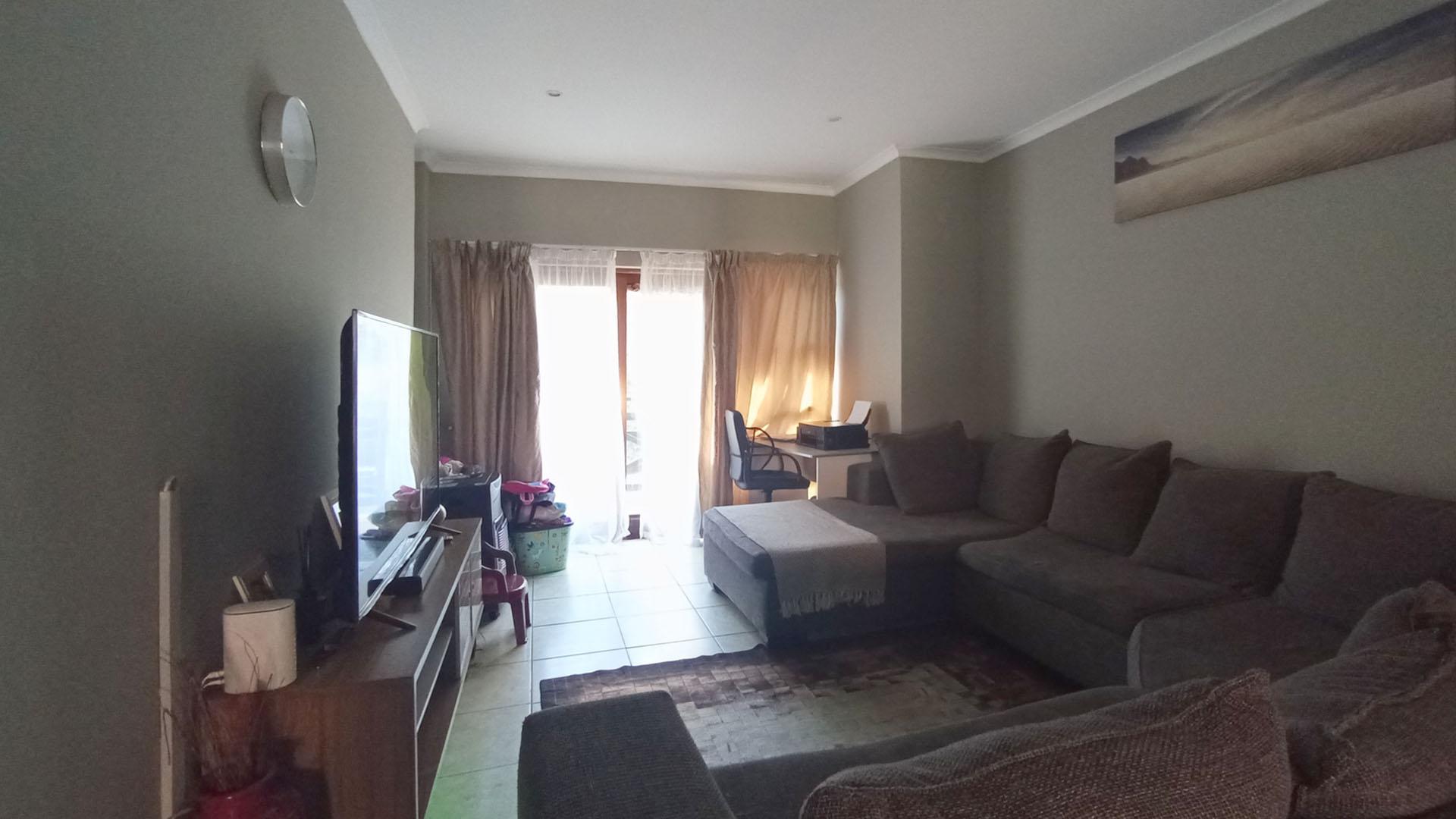 Lounges - 26 square meters of property in Pretorius Park