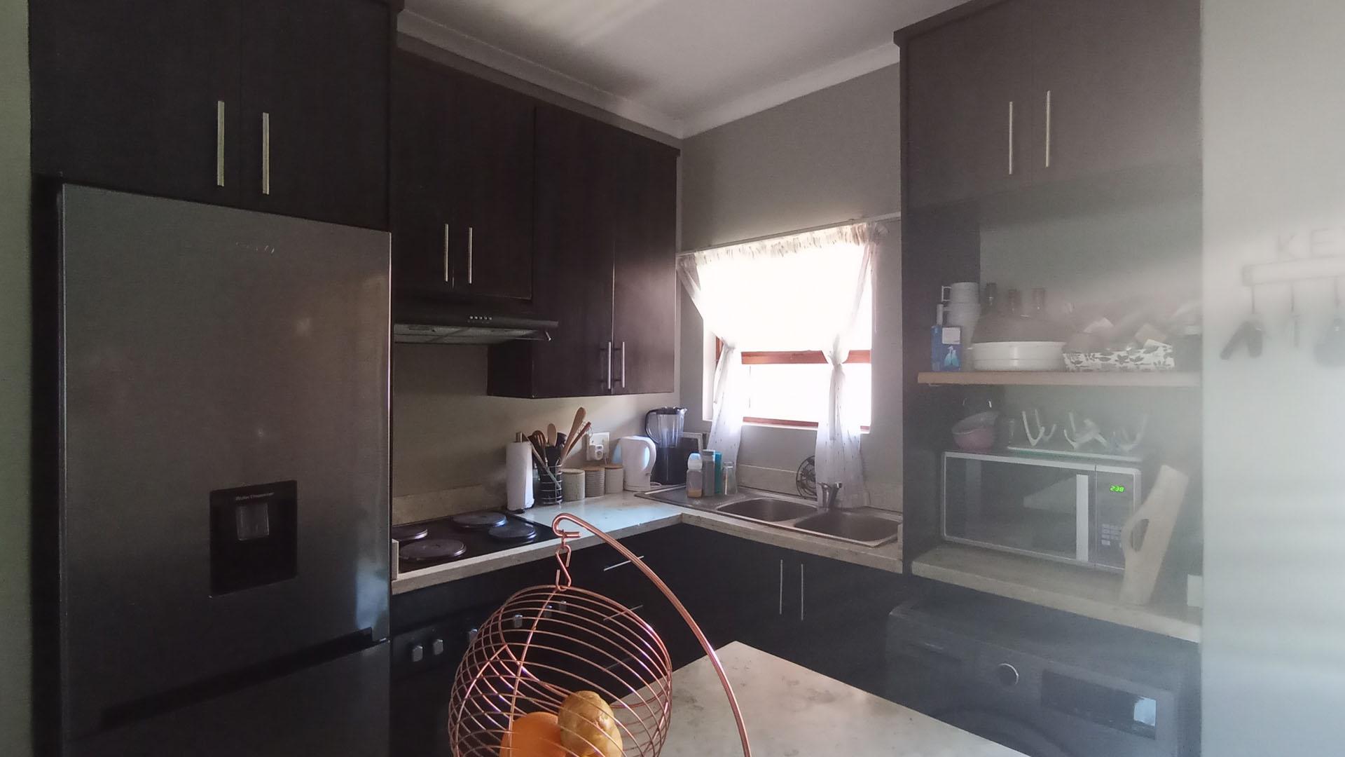 Kitchen - 9 square meters of property in Pretorius Park
