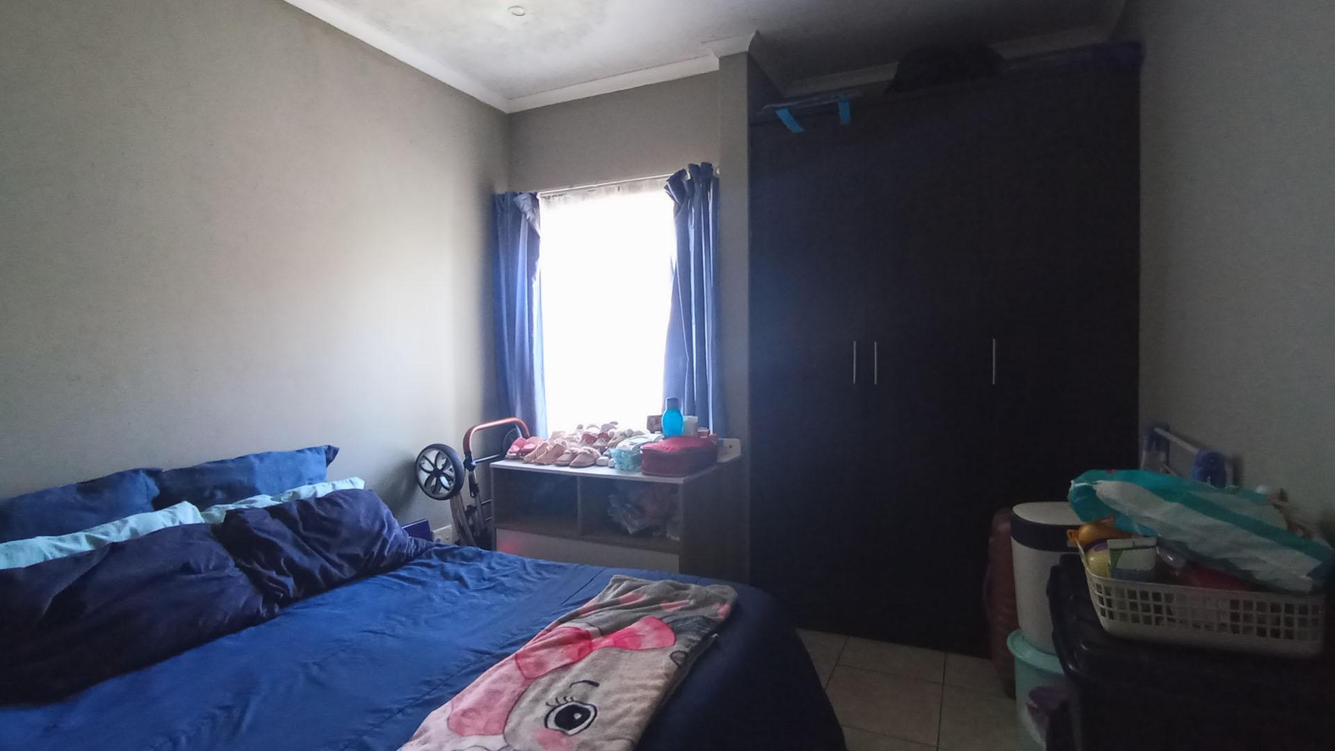 Bed Room 1 - 12 square meters of property in Pretorius Park