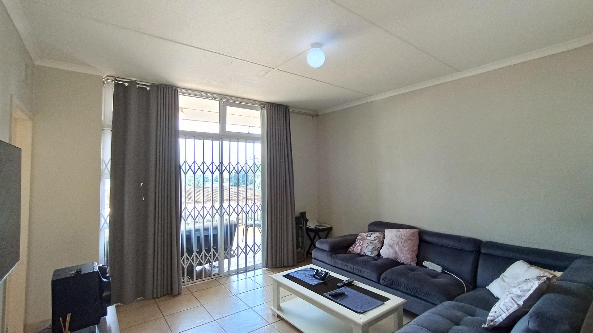 Lounges - 16 square meters of property in Effingham Heights