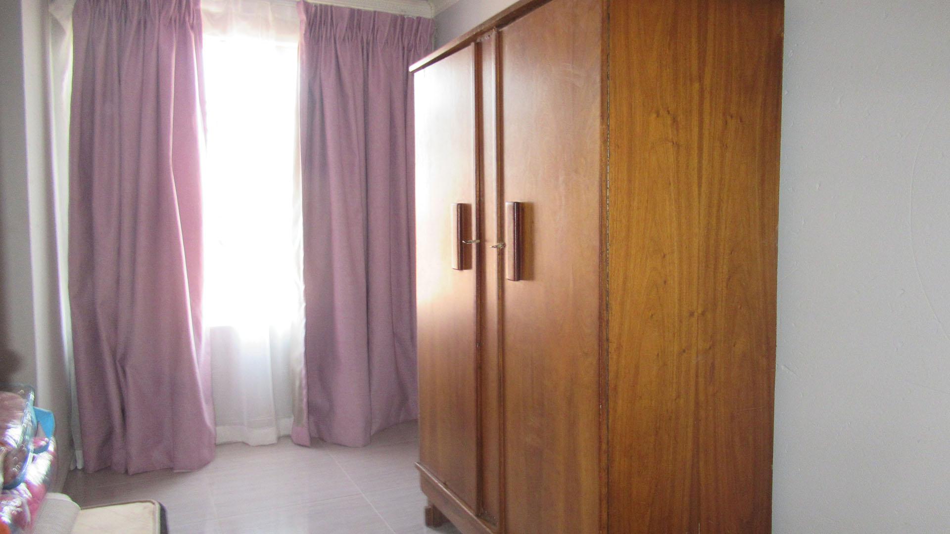 Bed Room 2 - 8 square meters of property in Glen Ridge (Gauteng - West)