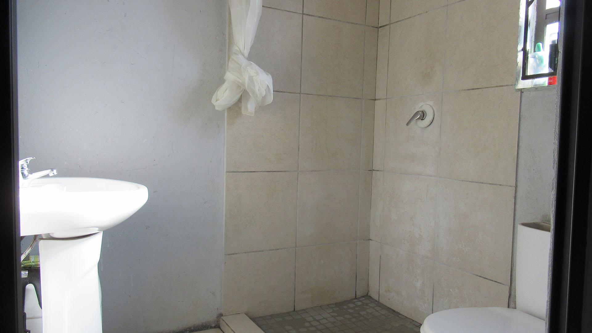 Bathroom 1 - 10 square meters of property in Glen Ridge (Gauteng - West)