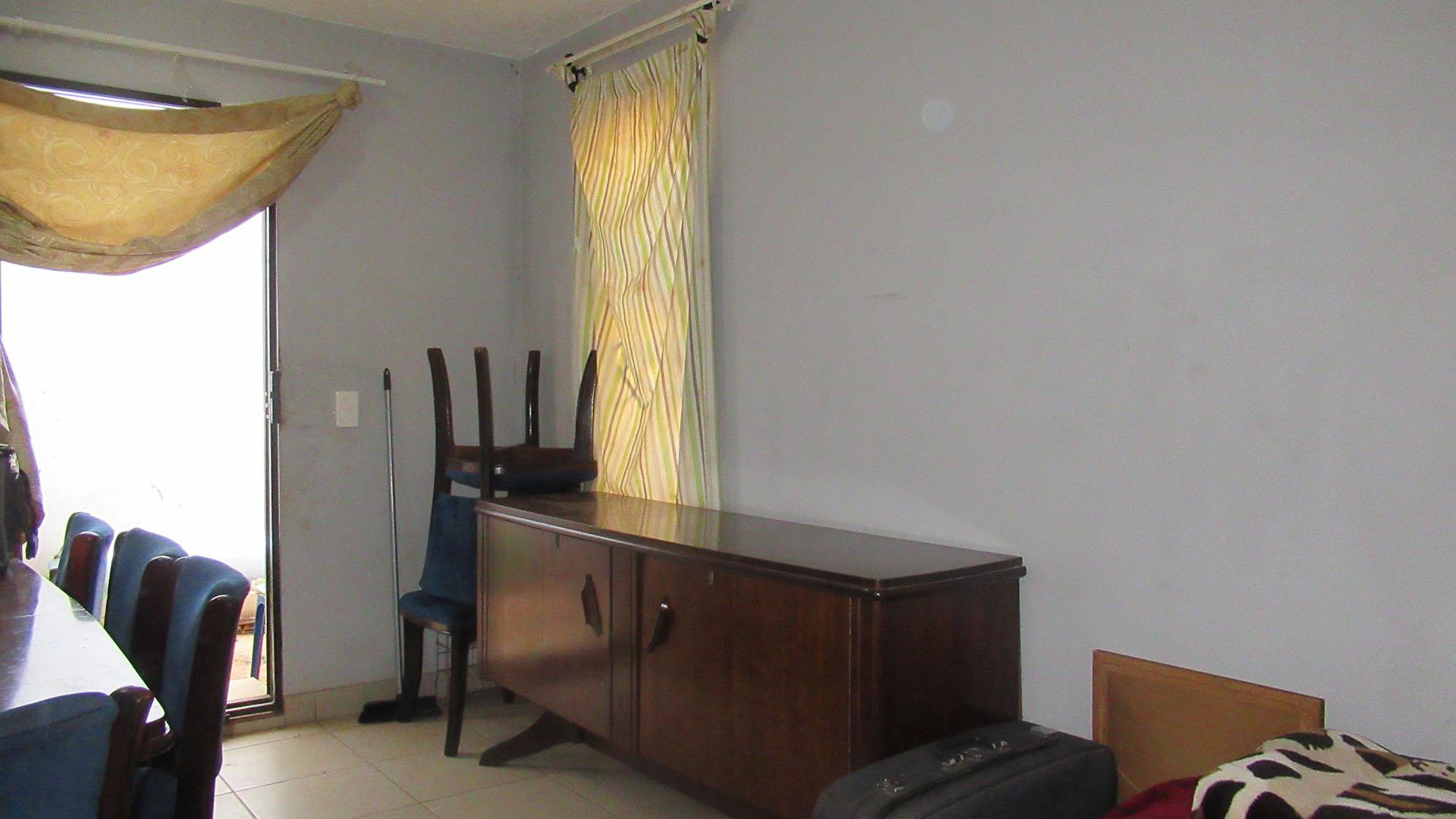 Flatlet - 83 square meters of property in Glen Ridge (Gauteng - West)