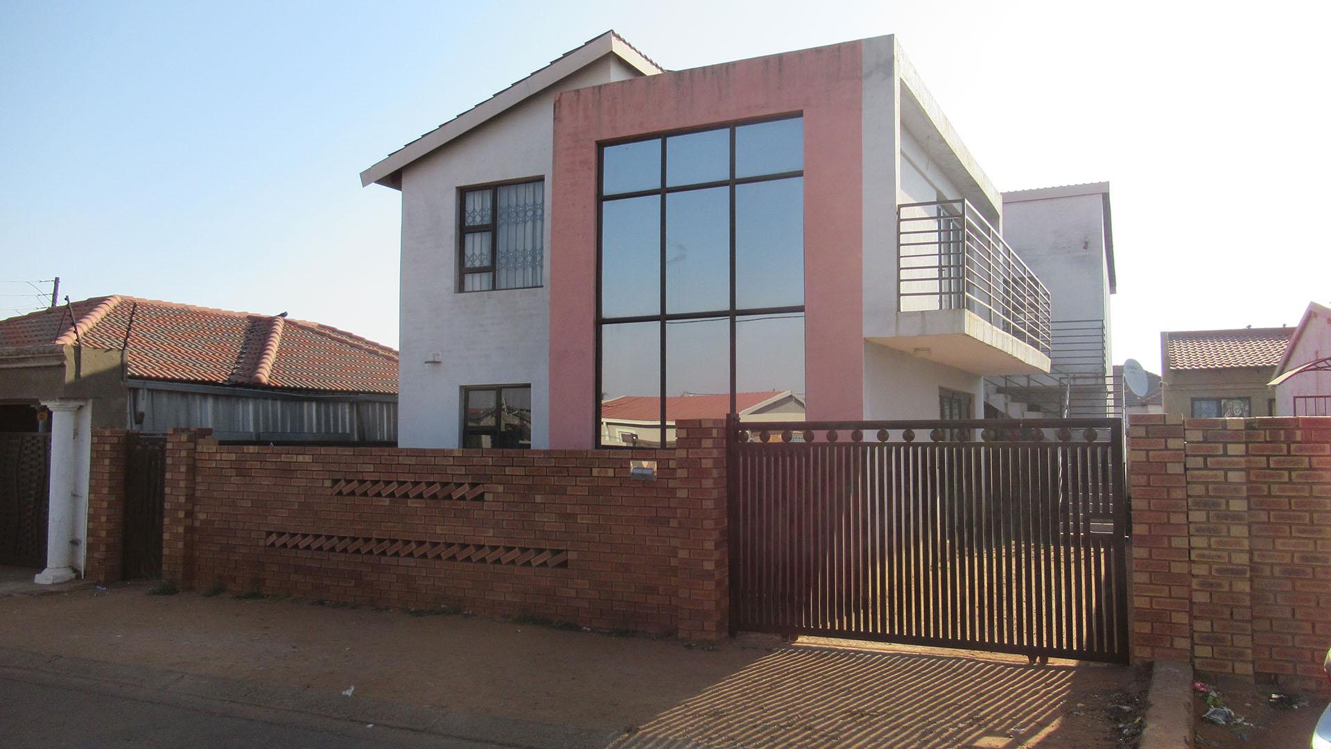 Front View of property in Glen Ridge (Gauteng - West)