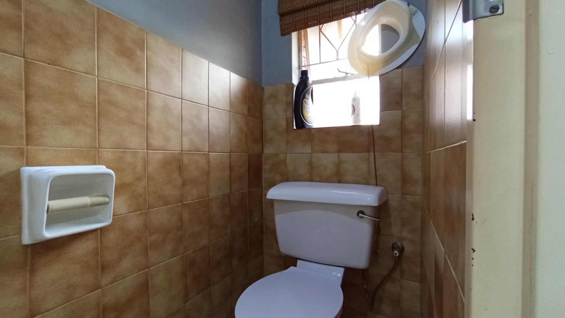 Guest Toilet - 4 square meters of property in Windsor West