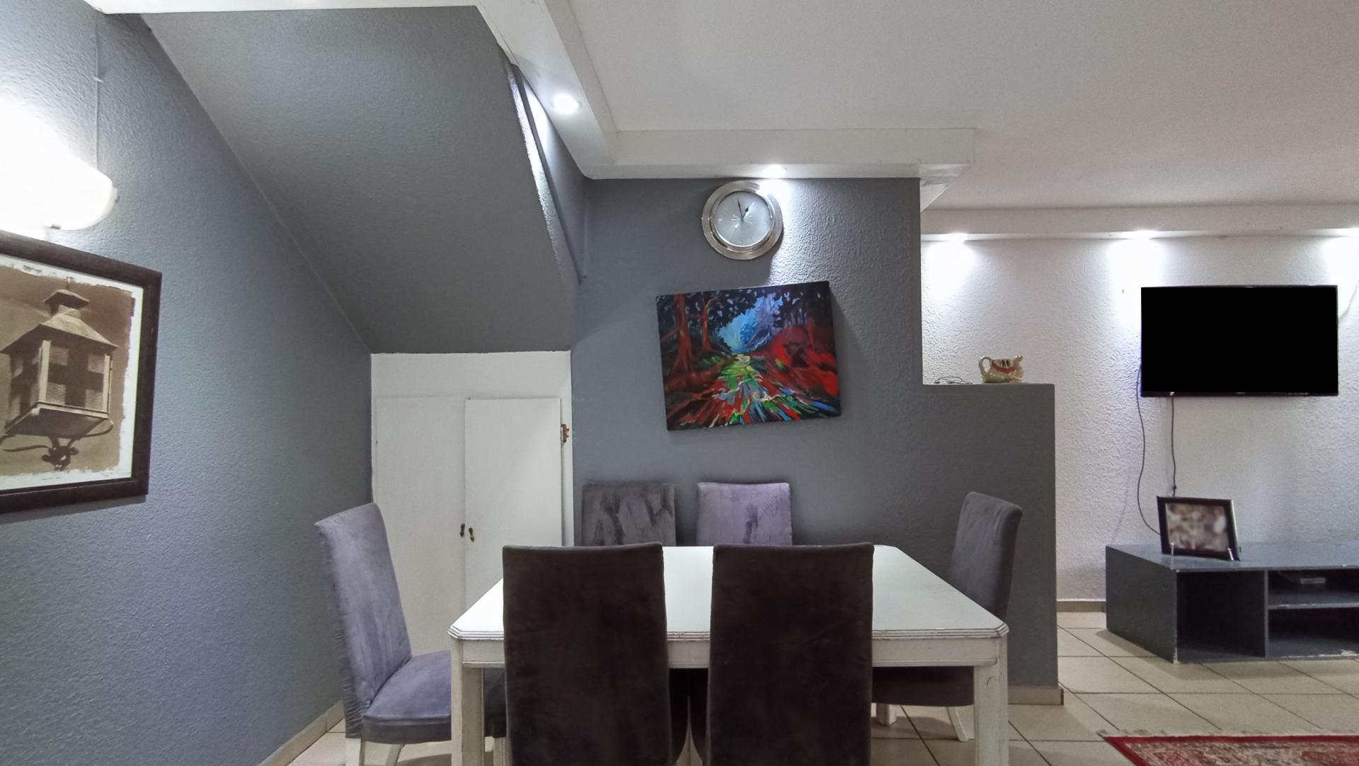 Dining Room - 8 square meters of property in Windsor West