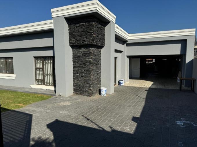 3 Bedroom House for Sale For Sale in Alveda - MR680876