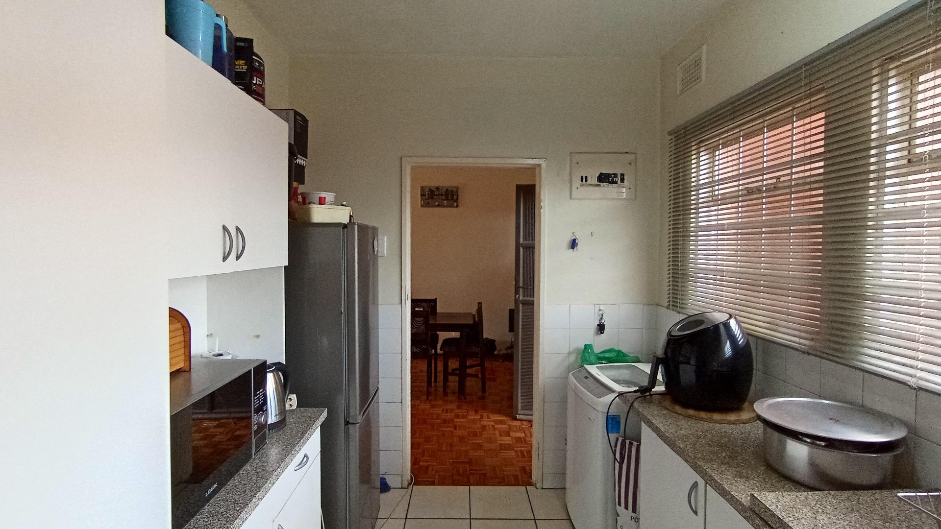 Kitchen - 9 square meters of property in Pineside