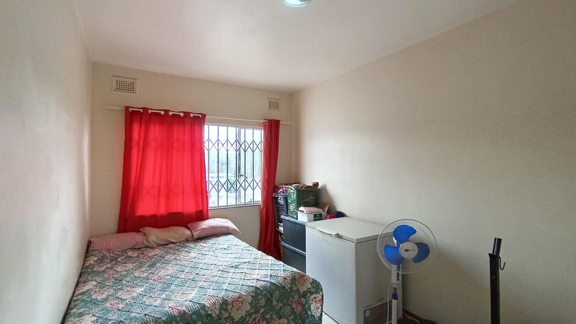 Bed Room 2 - 15 square meters of property in Pineside