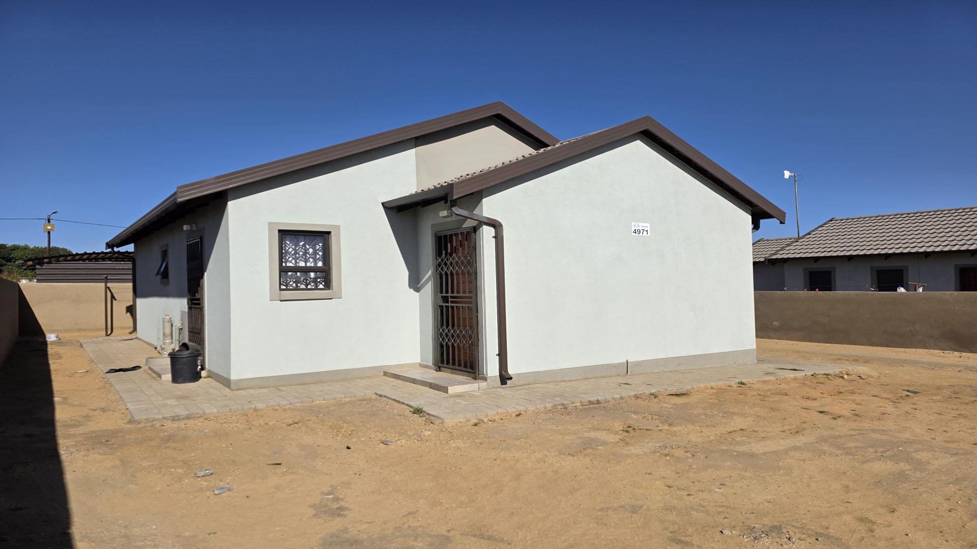 Front View of property in Klarinet
