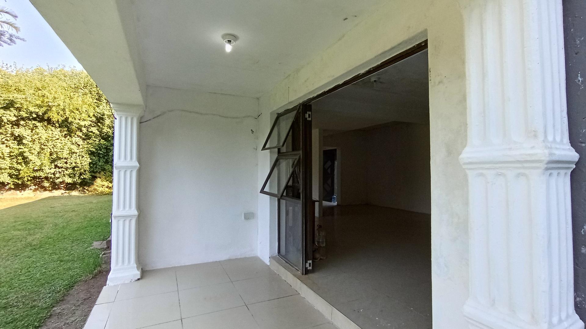 Patio - 12 square meters of property in Kloof 