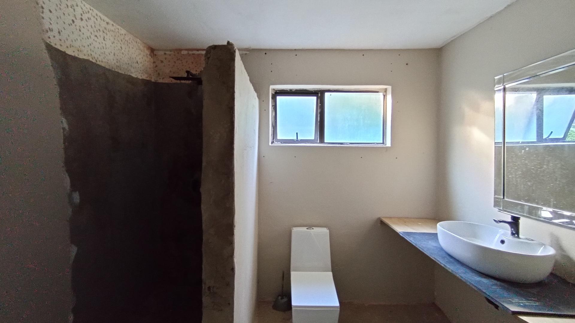 Main Bathroom - 12 square meters of property in Kloof 