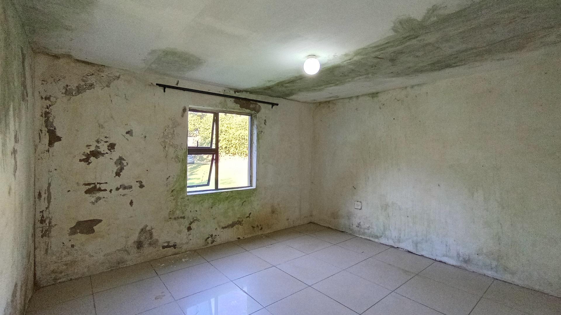 Bed Room 3 - 21 square meters of property in Kloof 