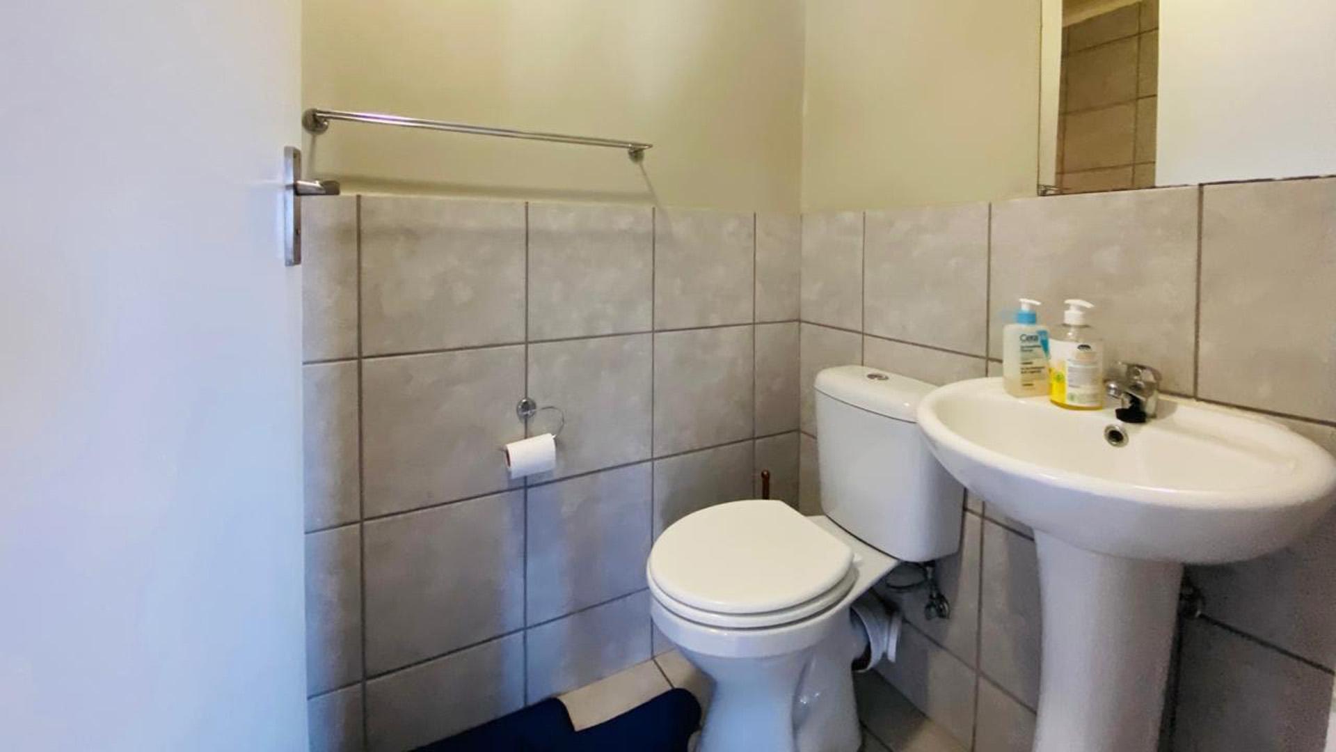 Bathroom 1 - 5 square meters of property in Sky City