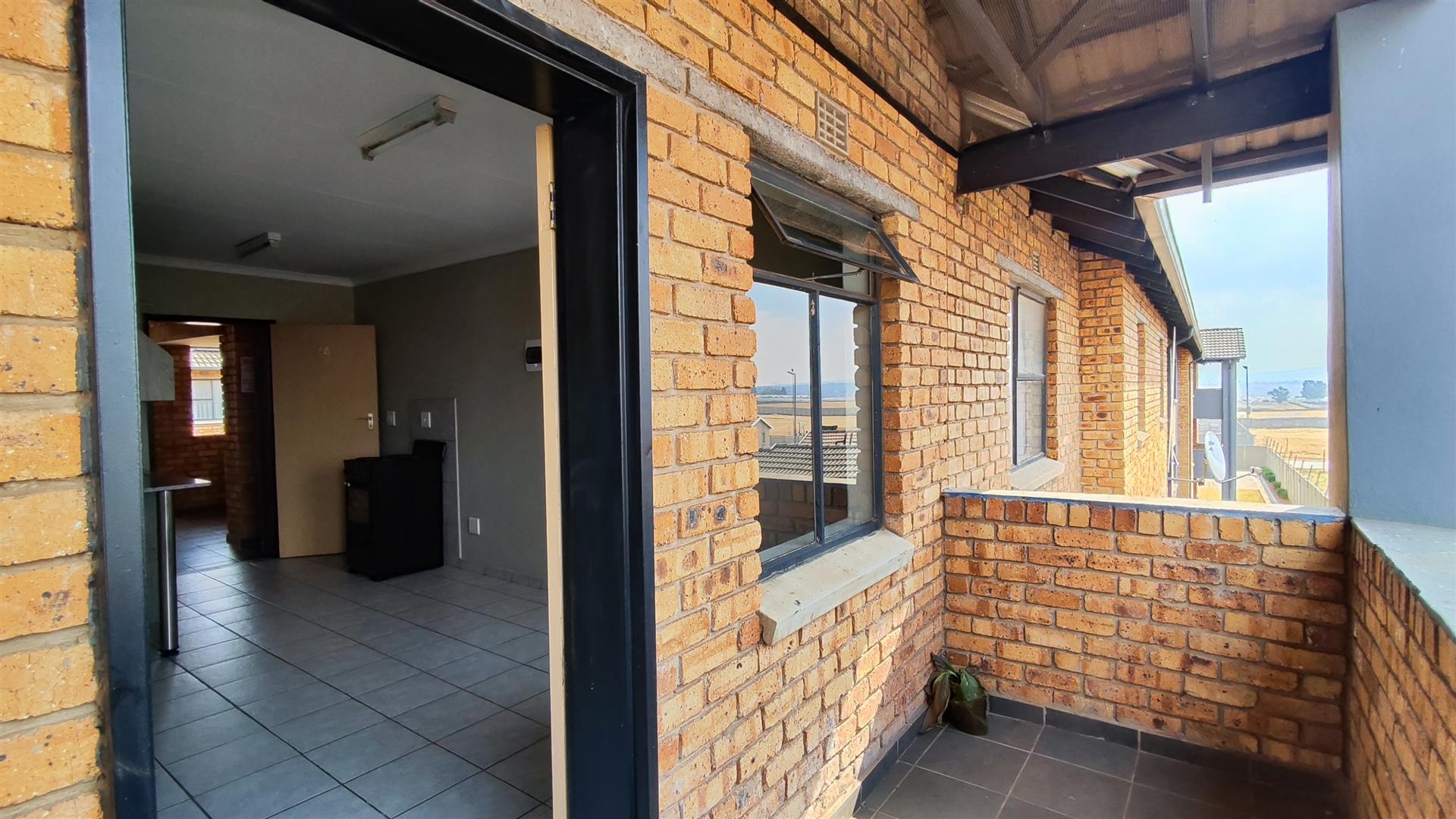 Balcony - 6 square meters of property in Sky City