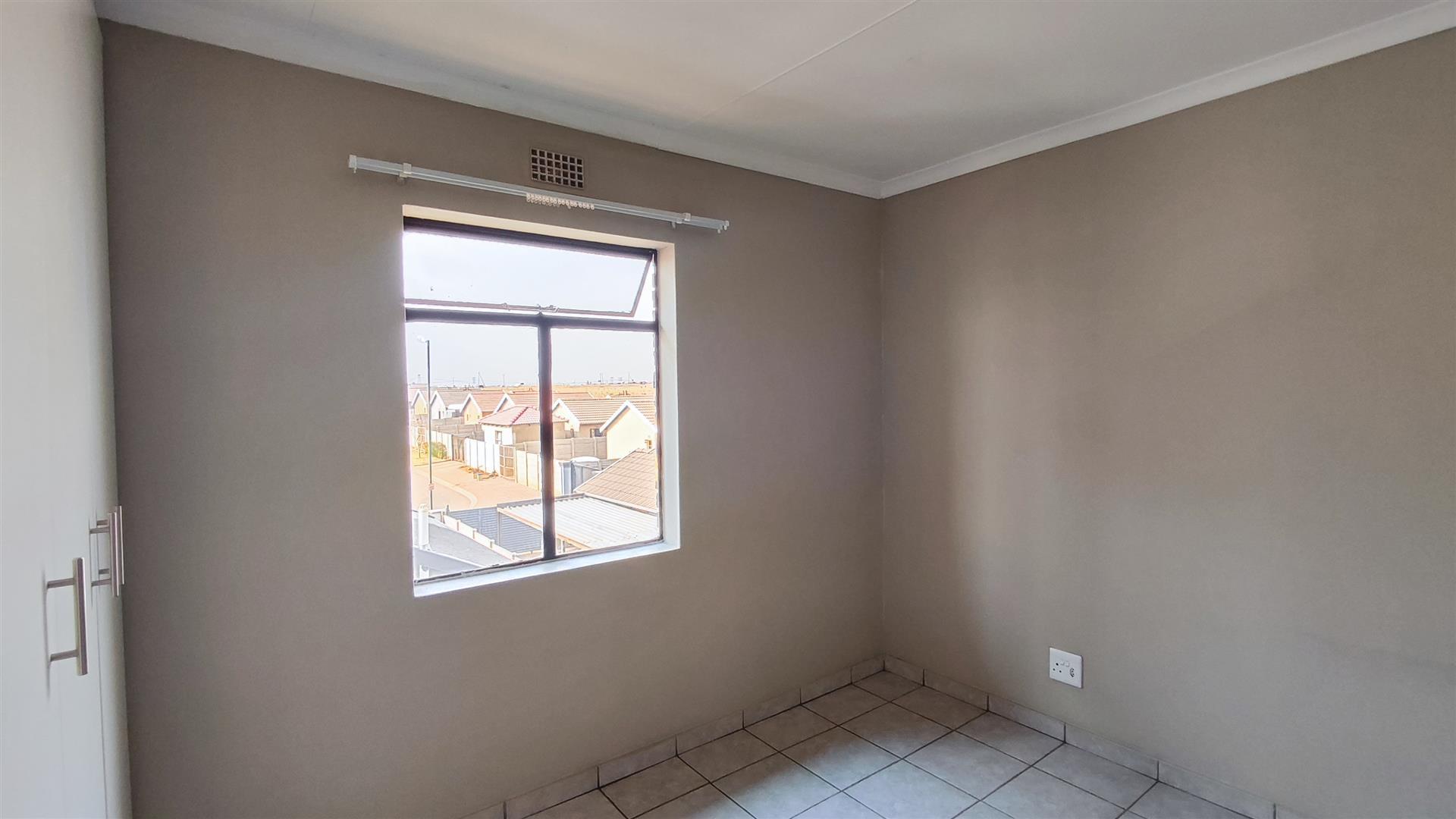 Bed Room 1 - 10 square meters of property in Sky City