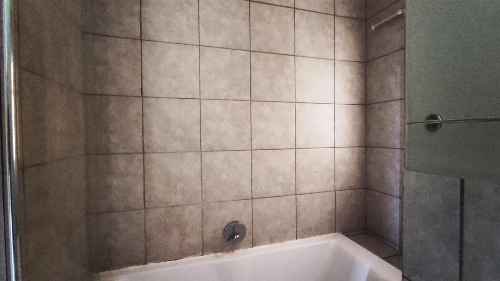 Bathroom 1 - 5 square meters of property in Sky City