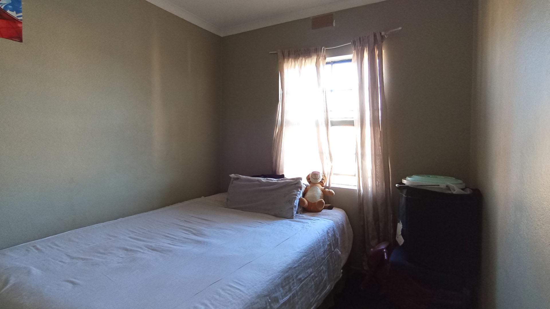 Bed Room 2 - 8 square meters of property in Montana Tuine