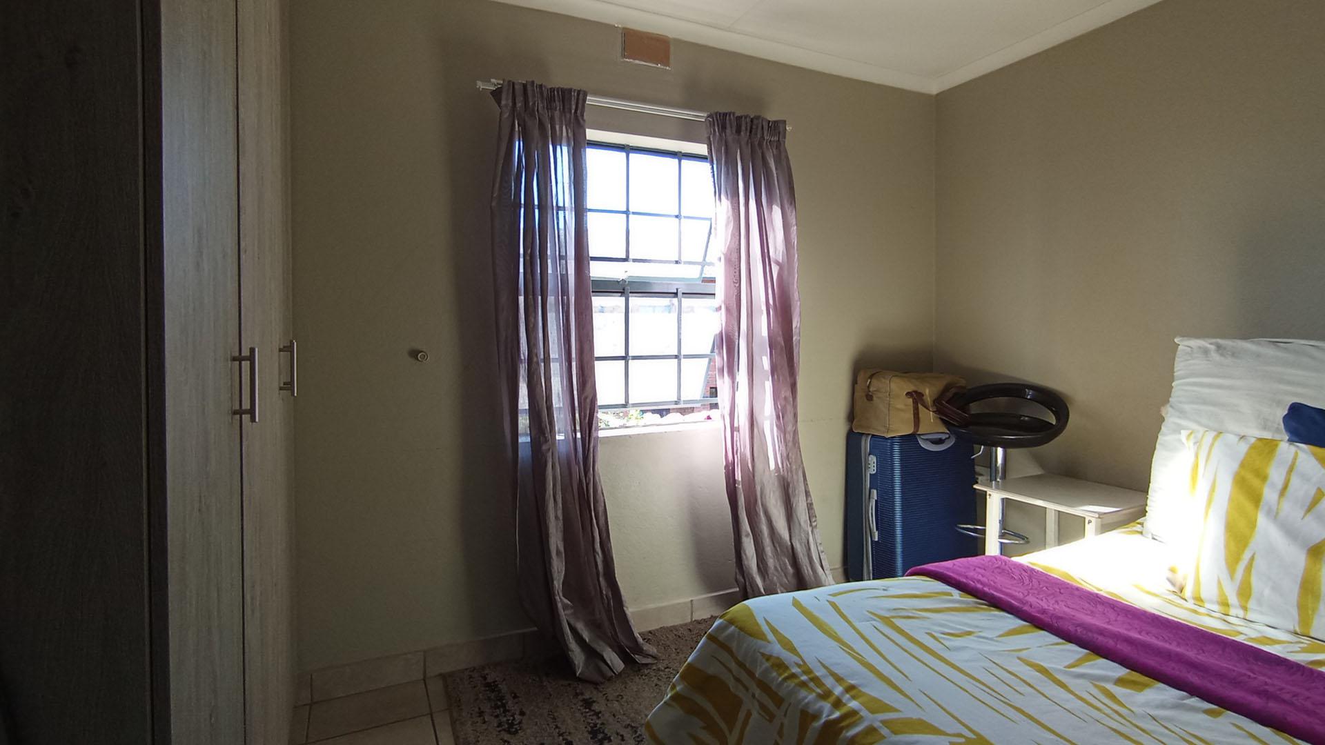 Bed Room 1 - 9 square meters of property in Montana Tuine