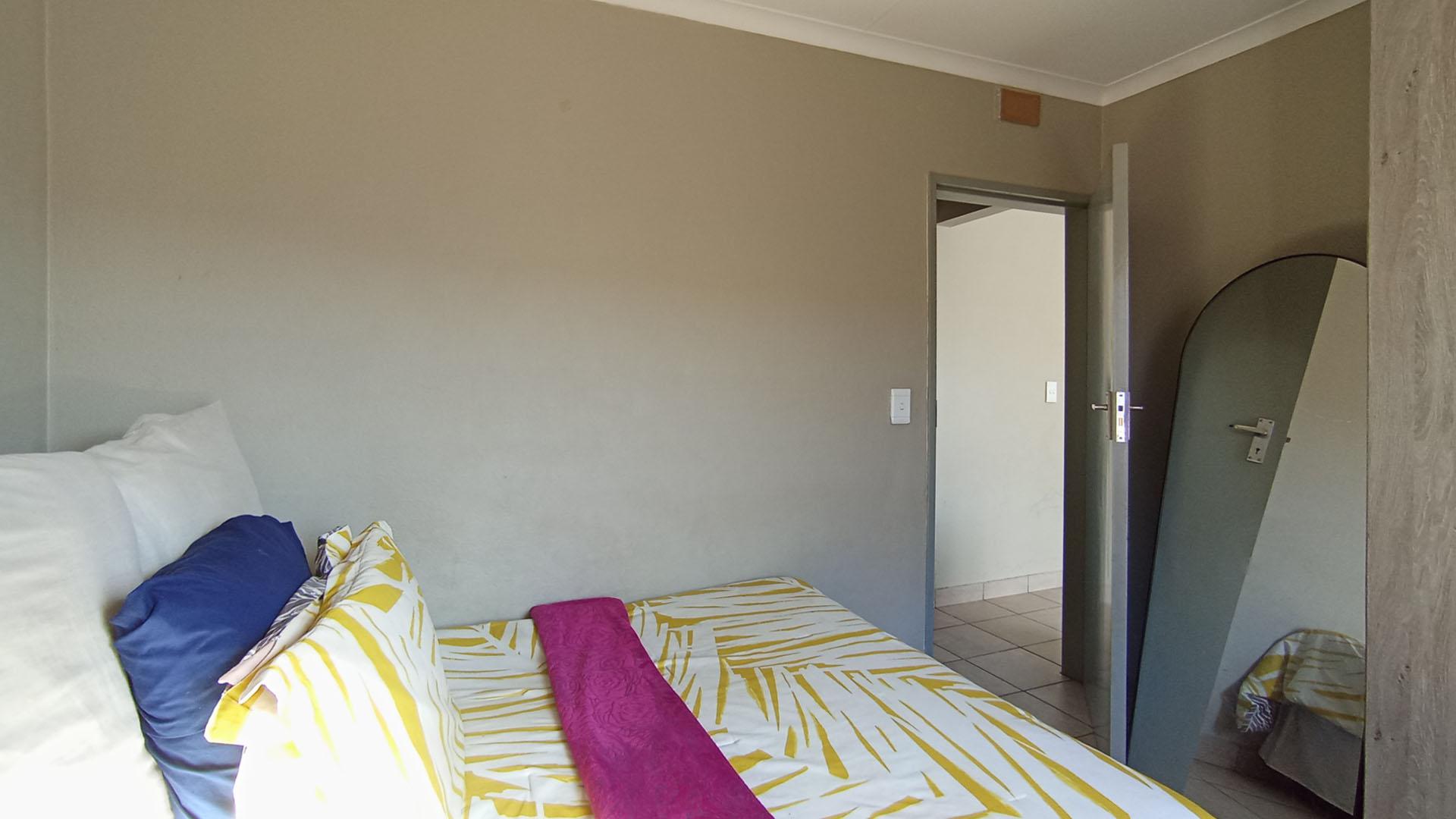 Bed Room 1 - 9 square meters of property in Montana Tuine