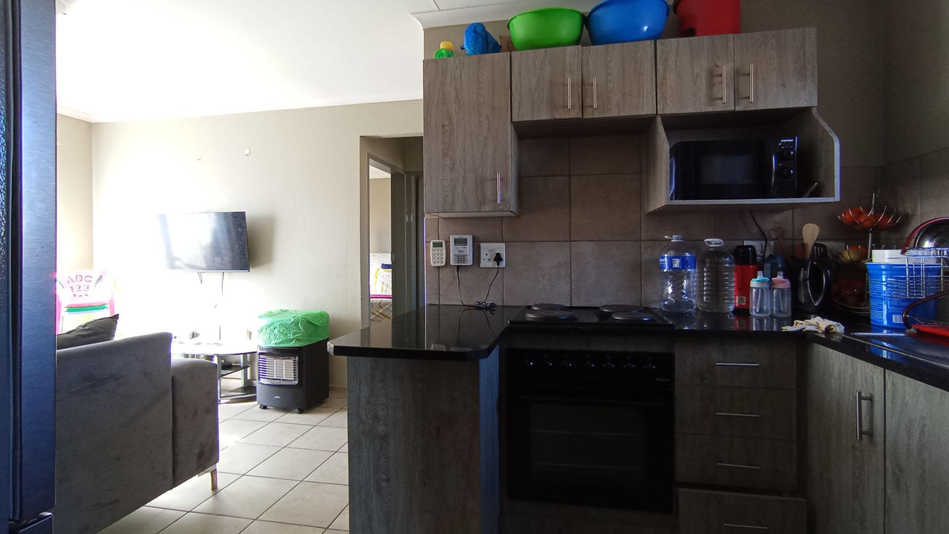 Kitchen - 6 square meters of property in Montana Tuine