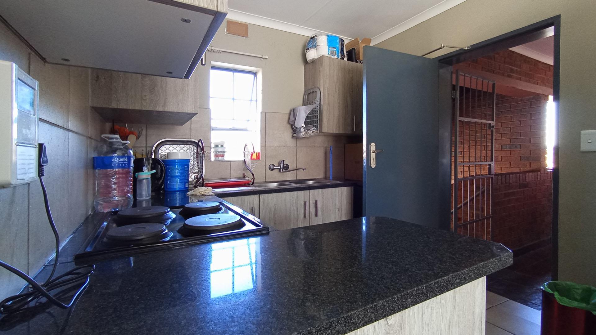 Kitchen - 6 square meters of property in Montana Tuine