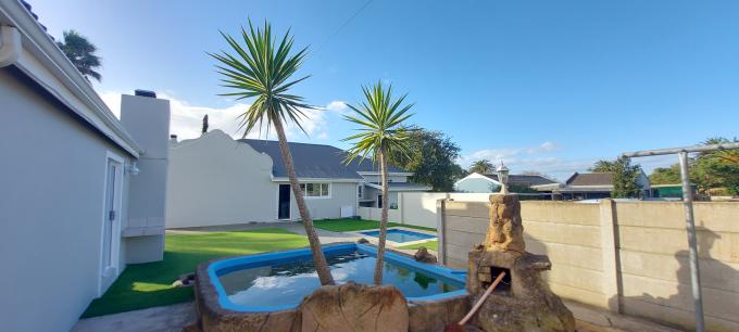 3 Bedroom House for Sale For Sale in Albertinia - MR680928