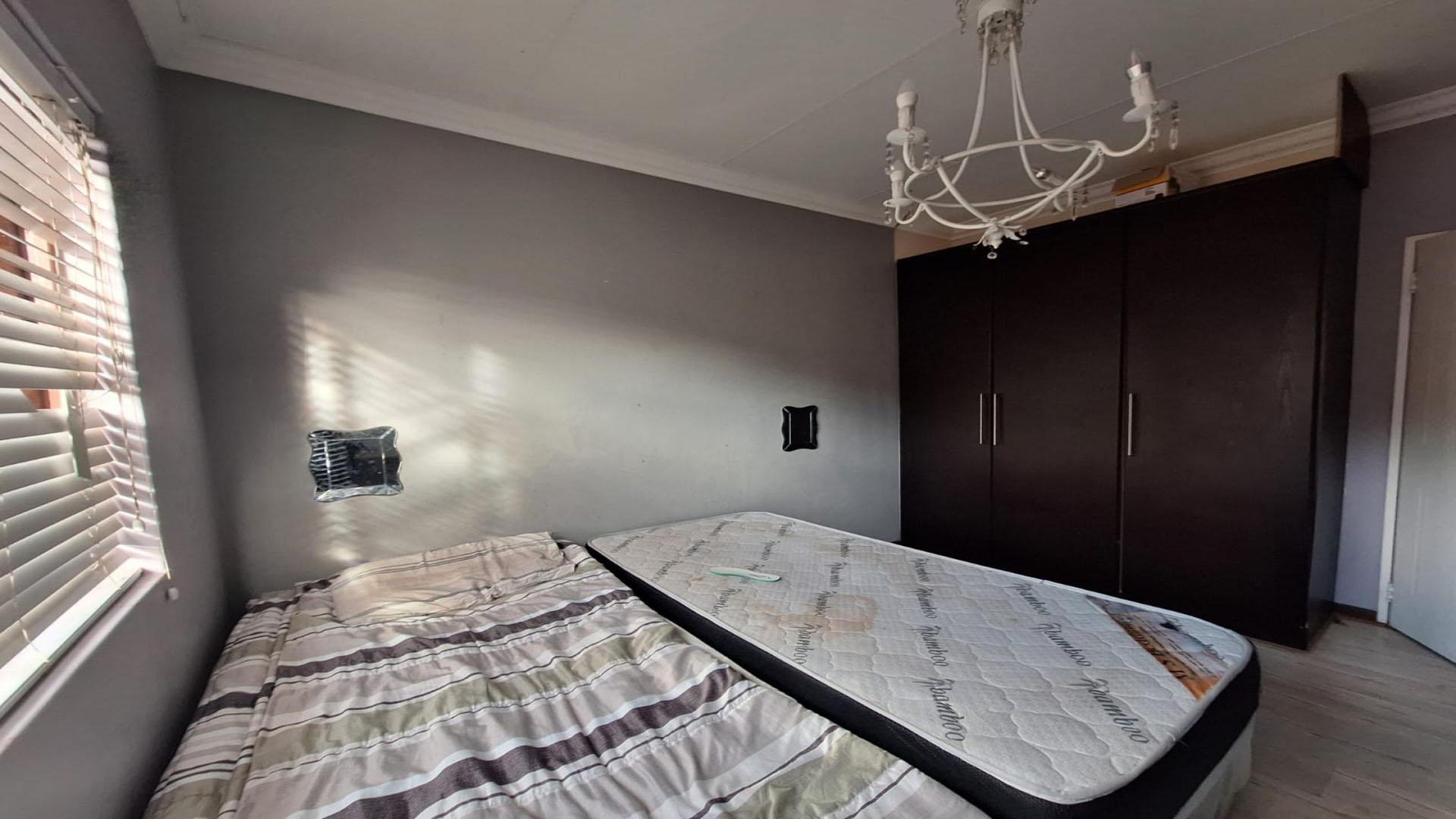 Bed Room 2 of property in Stonehenge