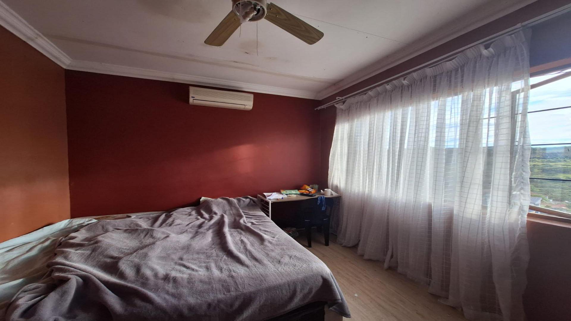 Bed Room 1 of property in Stonehenge