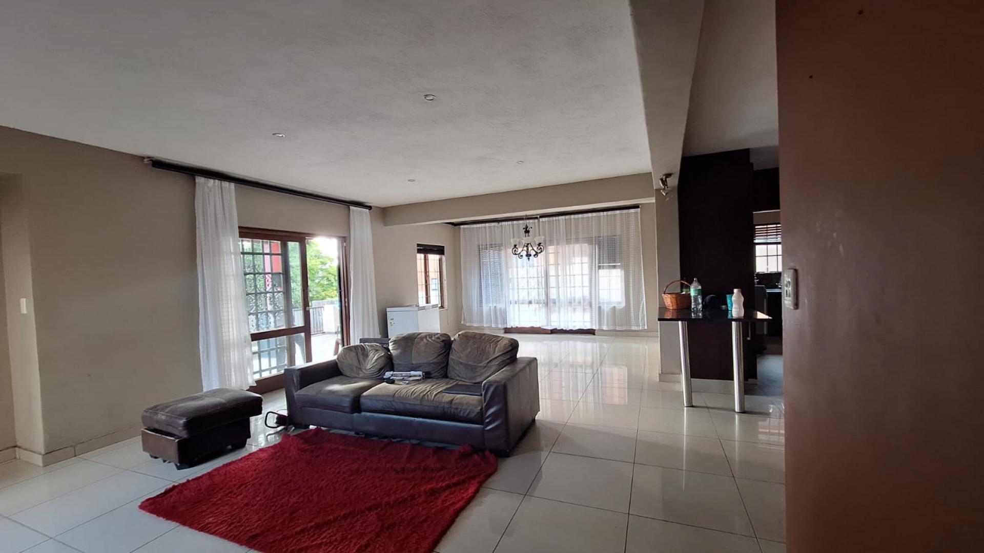 Lounges of property in Stonehenge