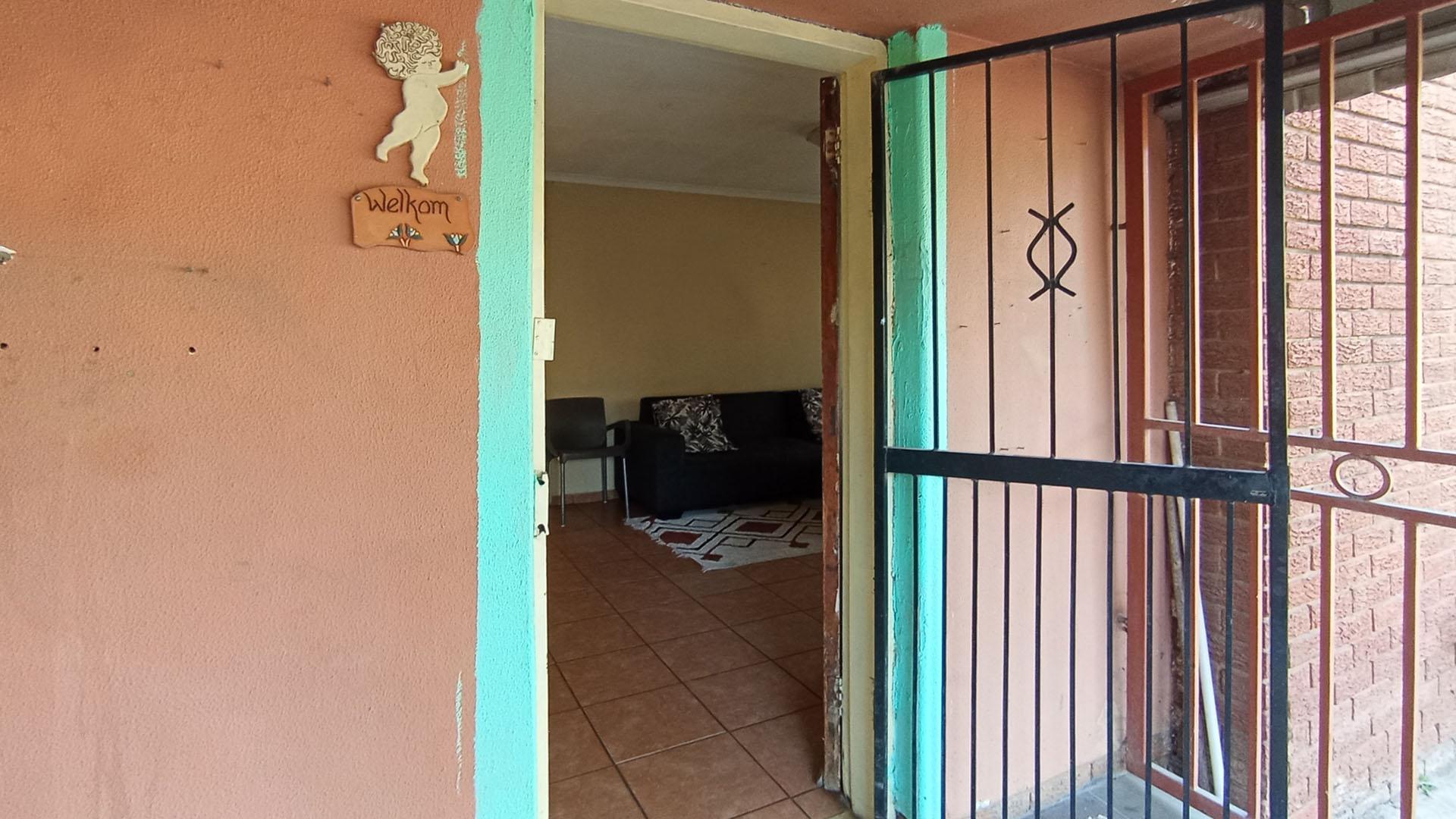 Front View of property in Hermanstad