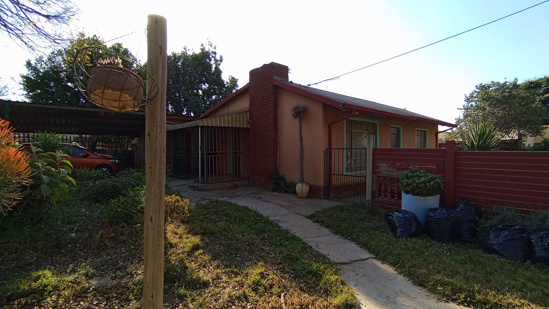 Front View of property in Hermanstad