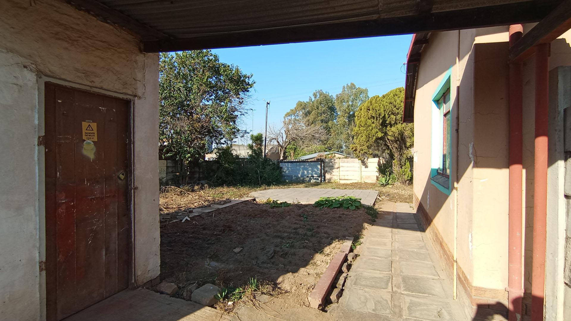 Backyard of property in Hermanstad