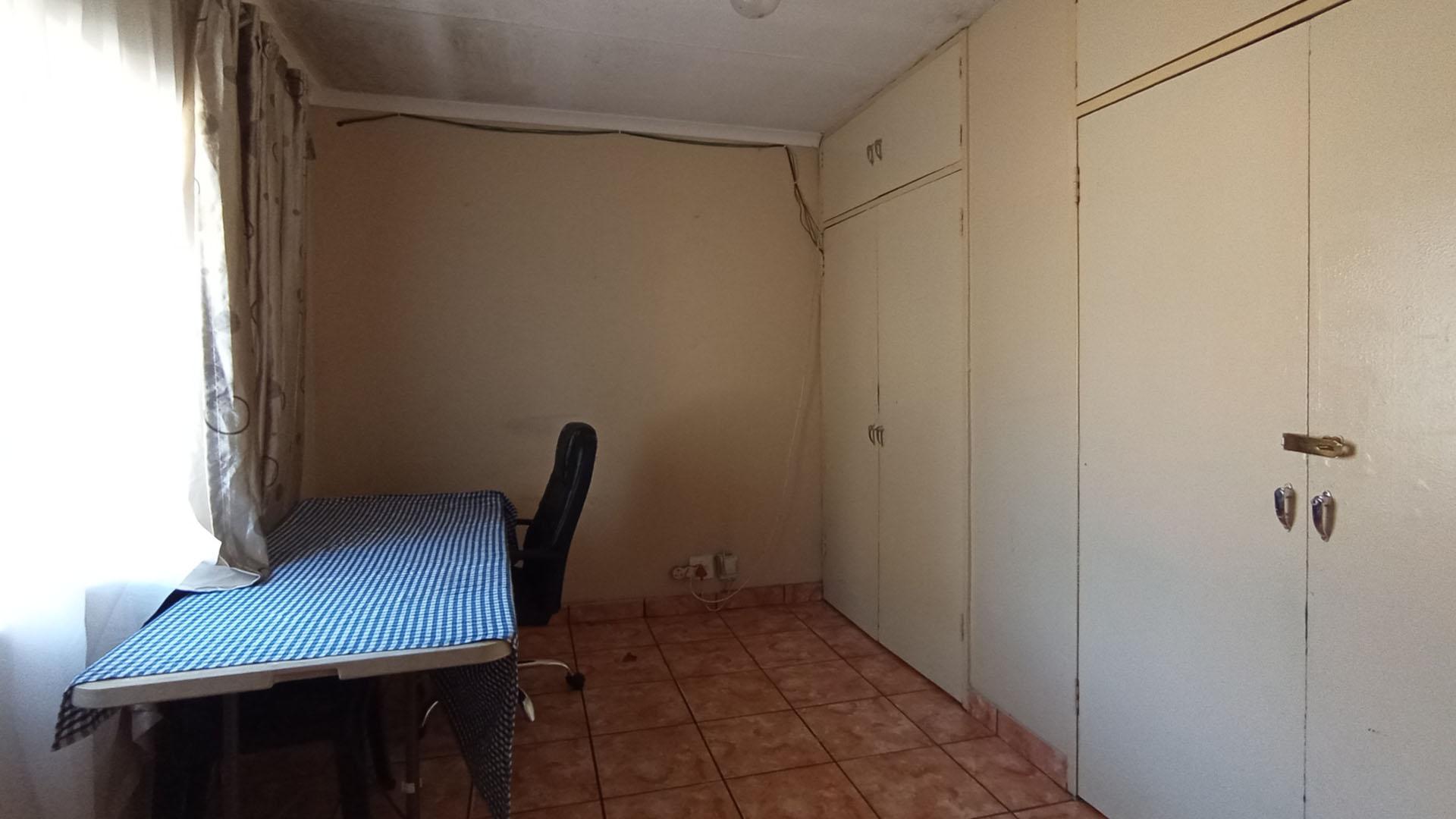 Study - 11 square meters of property in Hermanstad