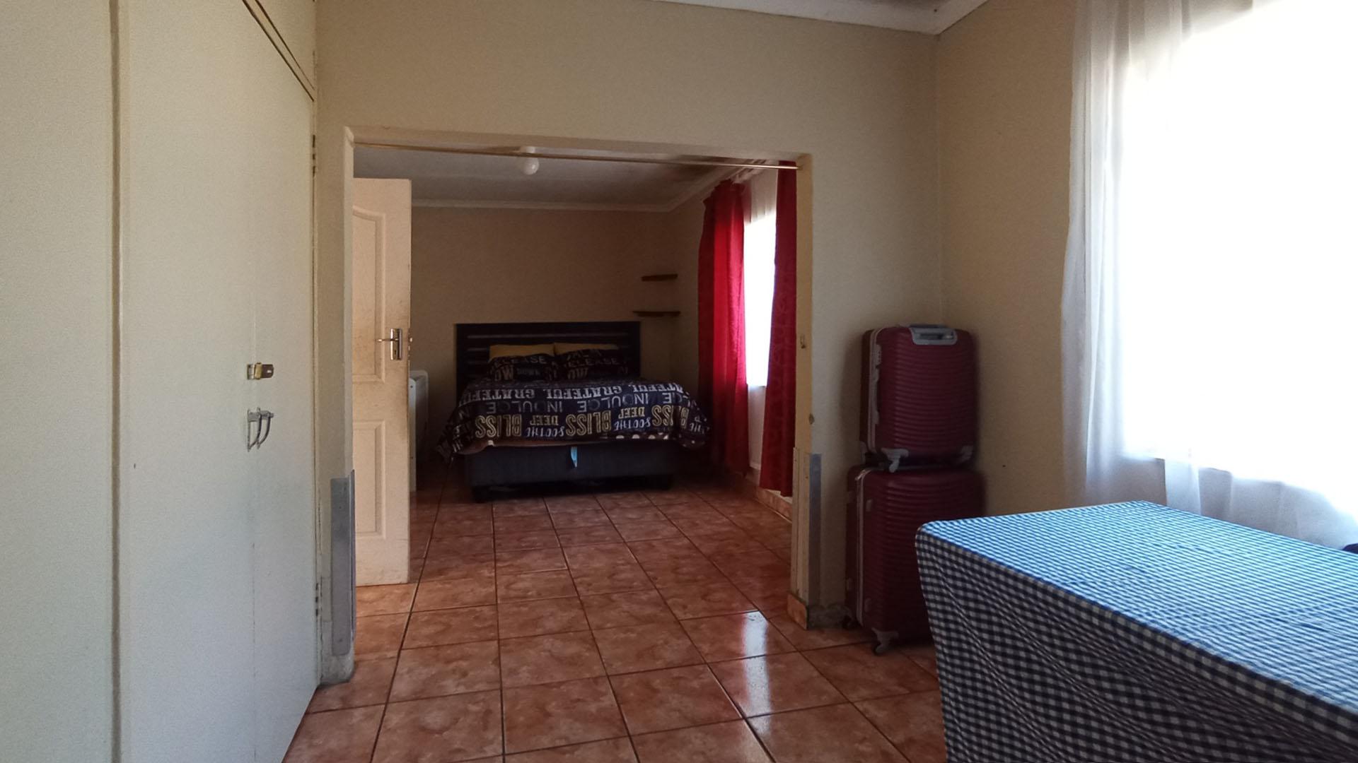 Study - 11 square meters of property in Hermanstad