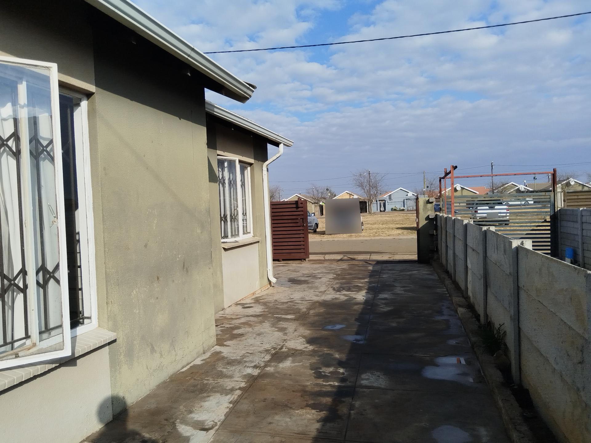 Carport  of property in Savanna City