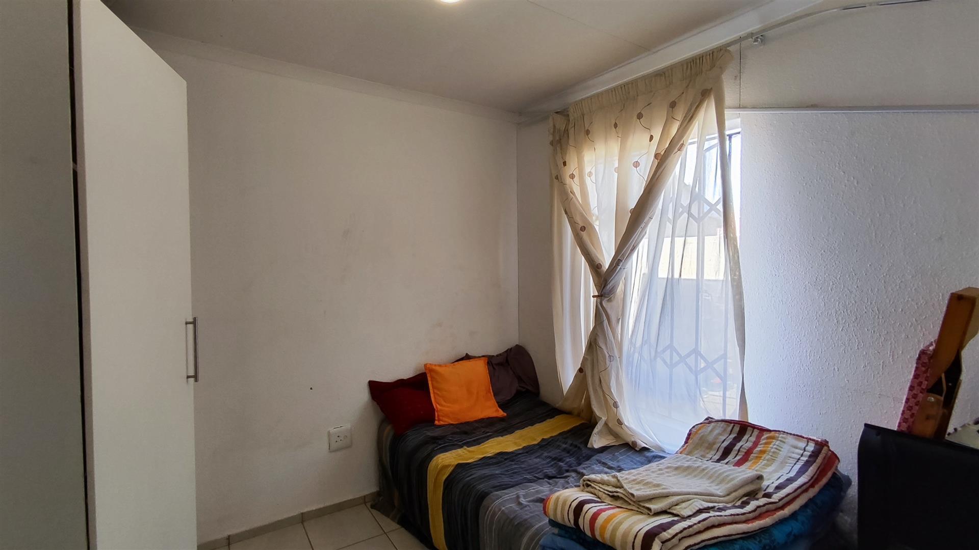 Bed Room 2 - 10 square meters of property in Savanna City