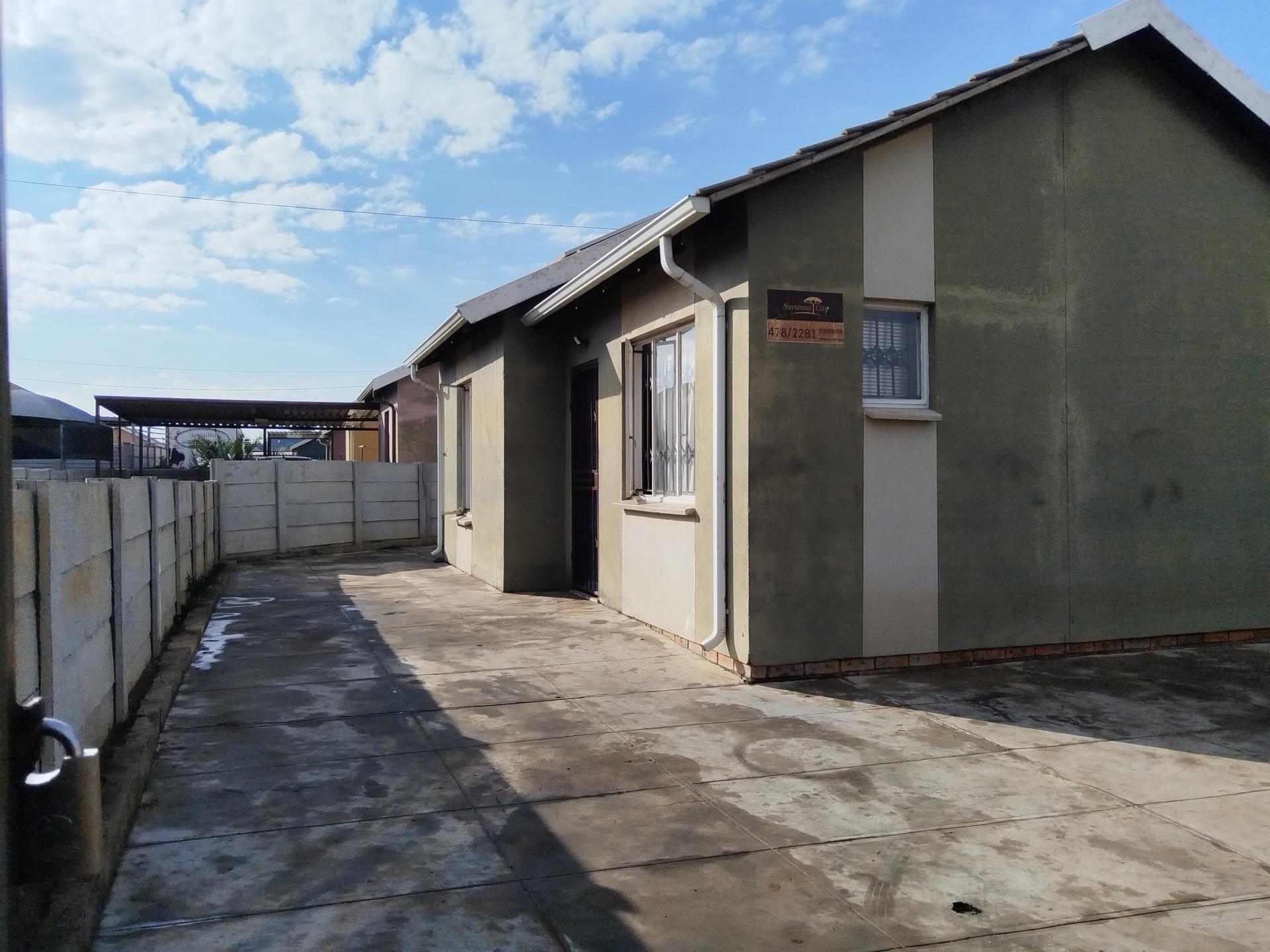 Front View of property in Savanna City