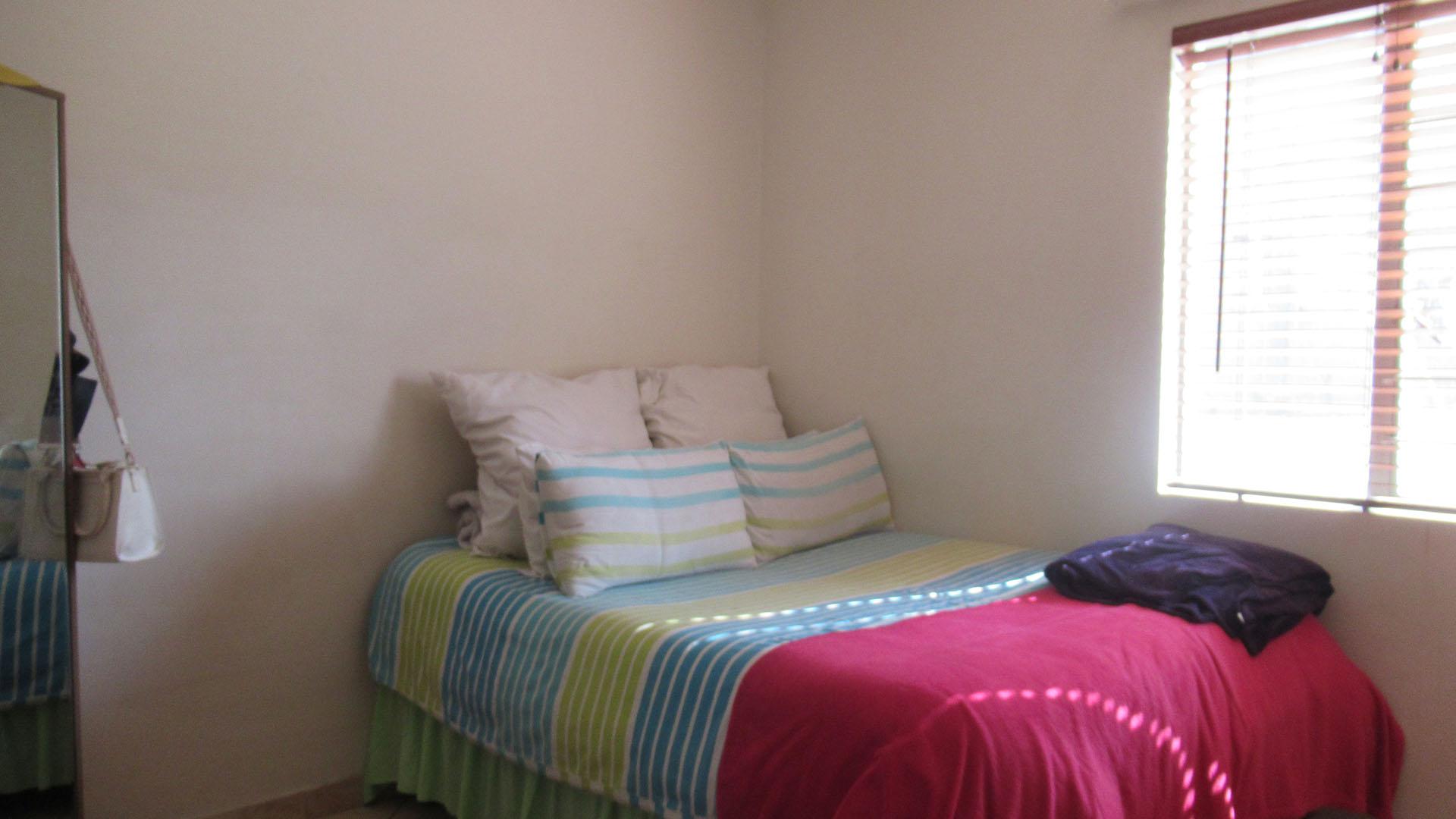 Bed Room 1 - 9 square meters of property in Jabulani