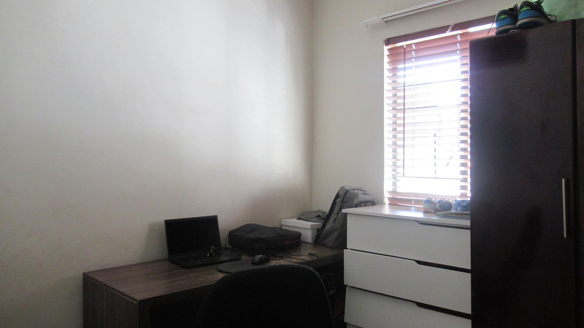 Bed Room 2 - 9 square meters of property in Jabulani