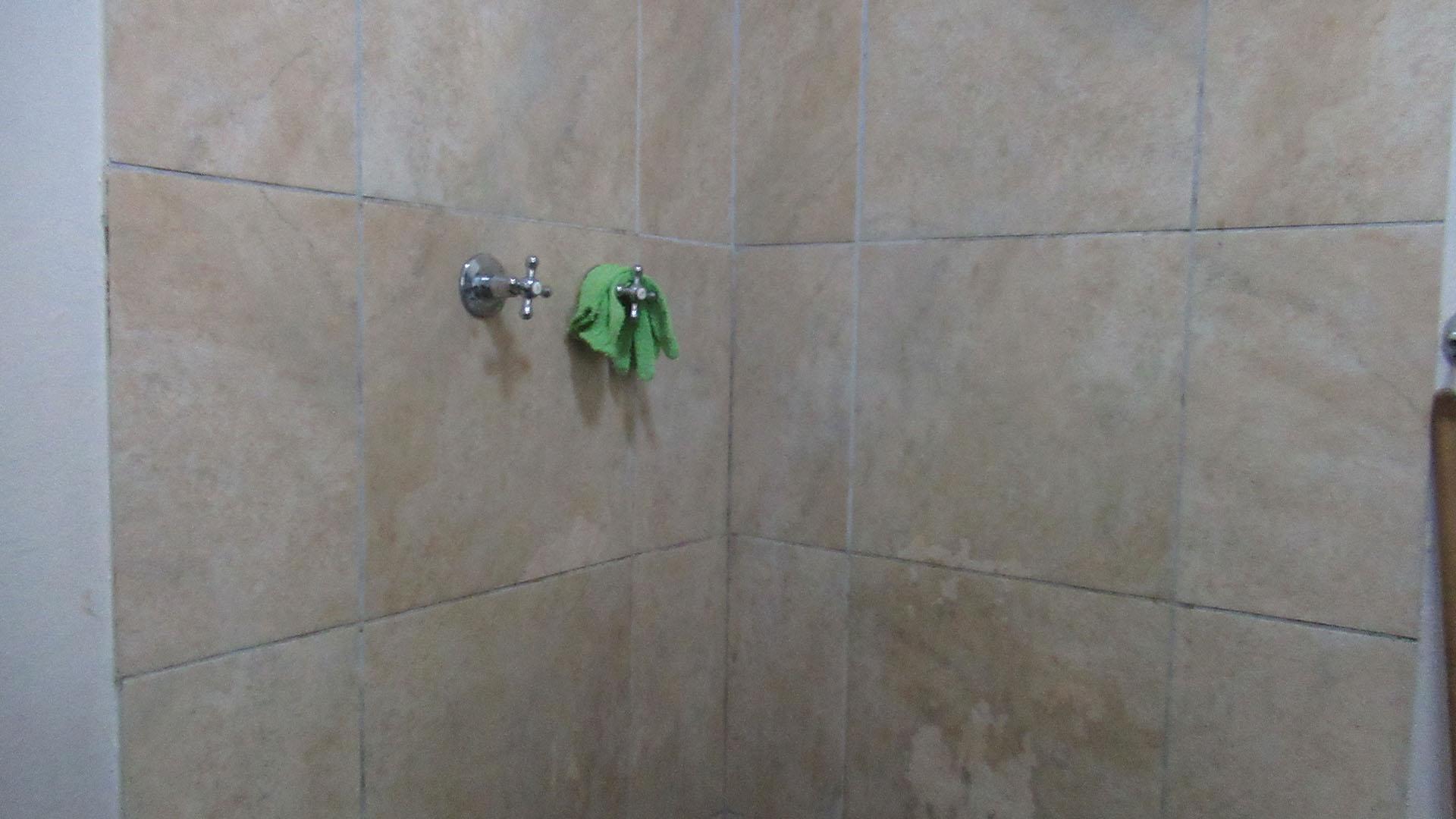 Bathroom 1 - 5 square meters of property in Jabulani