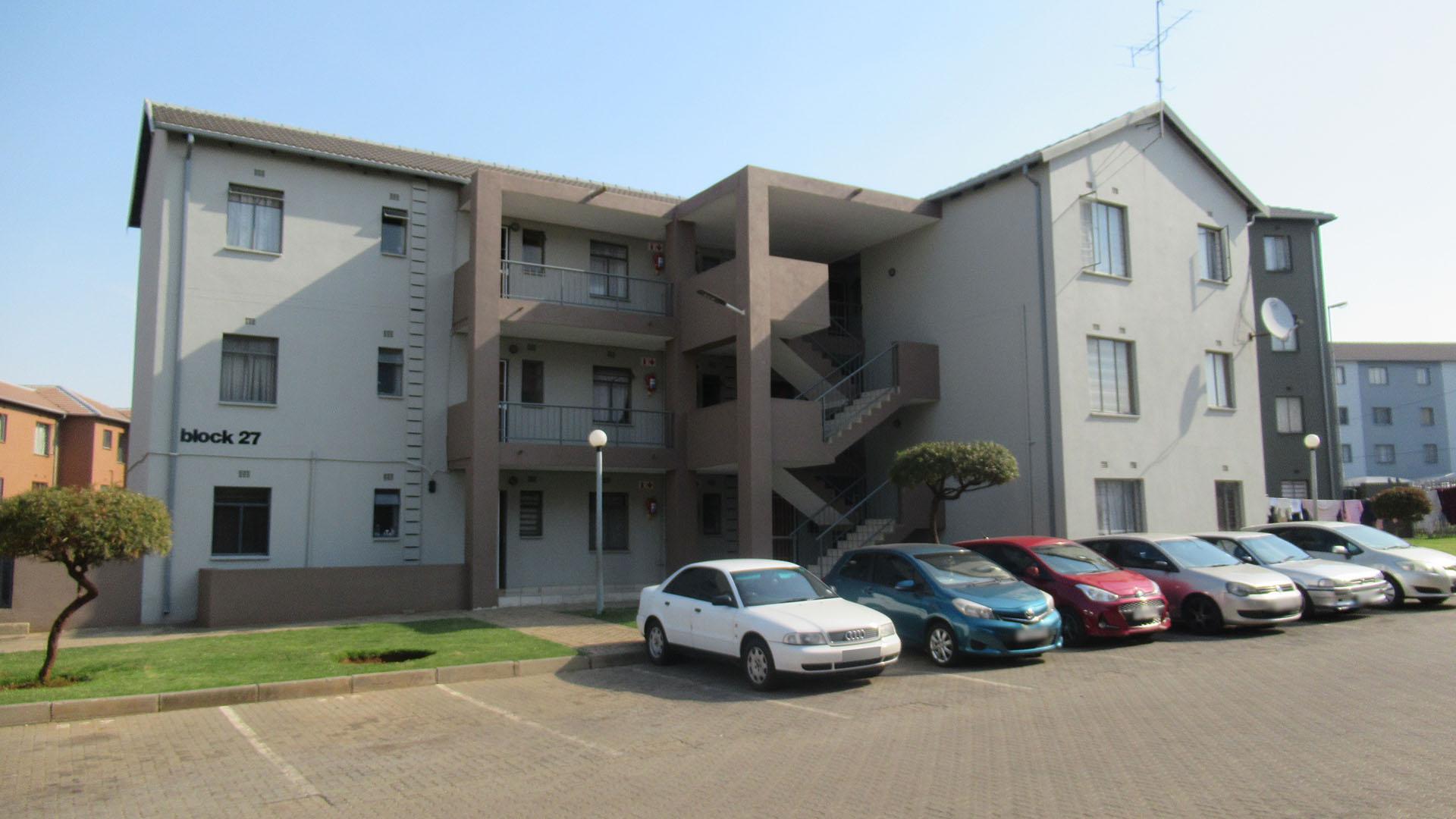 Front View of property in Jabulani