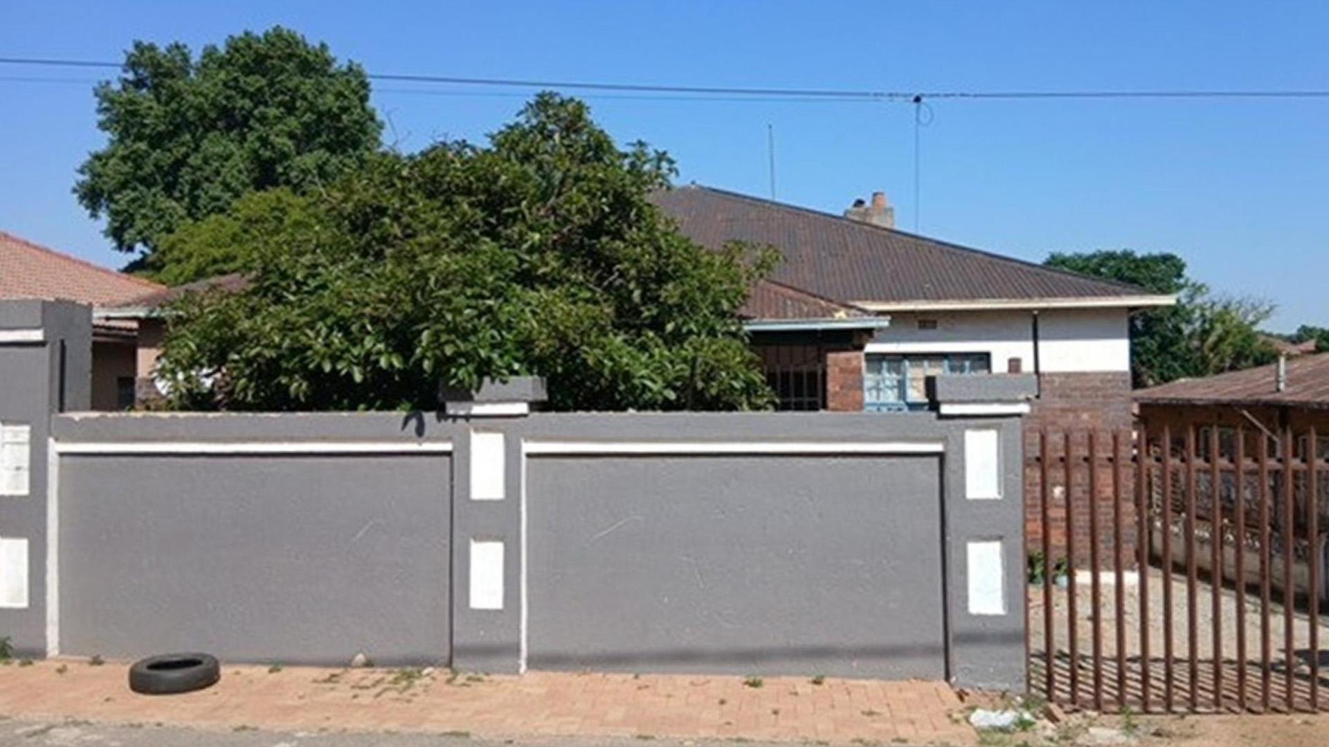 Front View of property in Rosettenville