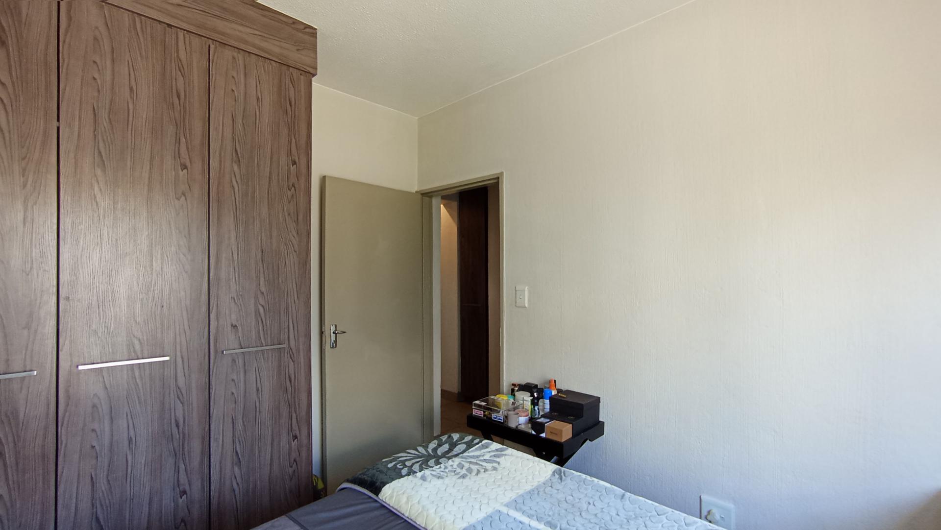 Bed Room 2 - 8 square meters of property in Fourways