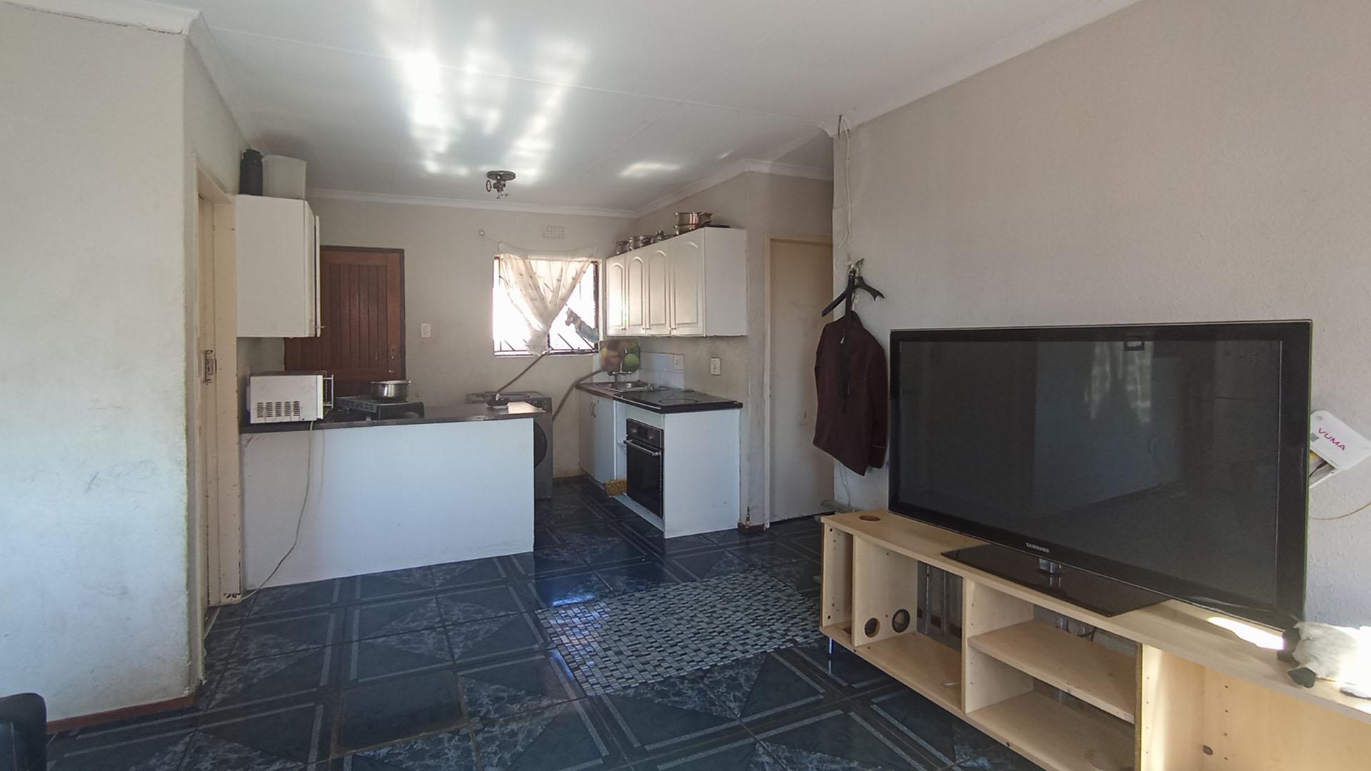 Lounges - 15 square meters of property in Klipfontein View
