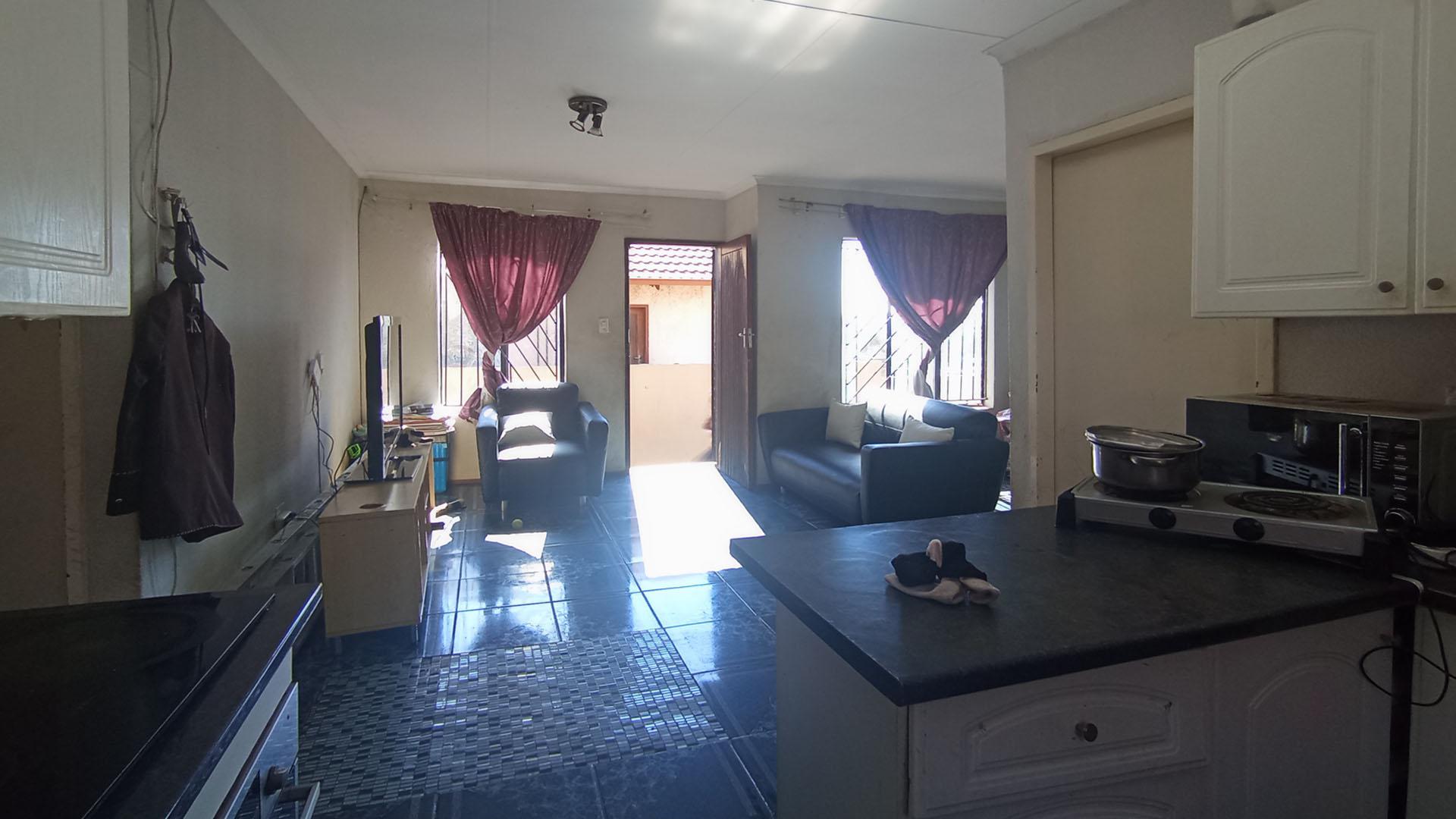 Kitchen - 6 square meters of property in Klipfontein View