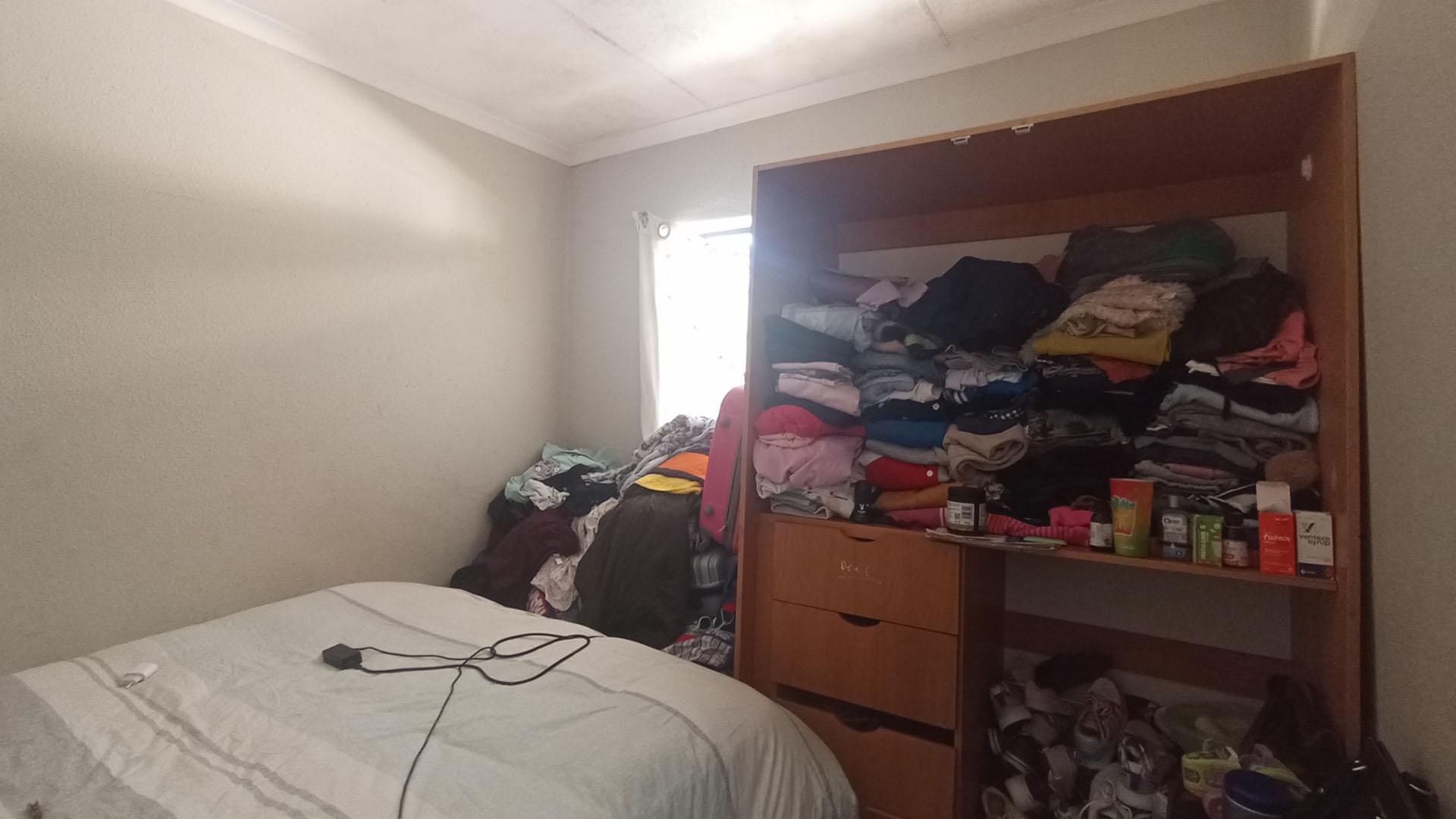 Bed Room 1 - 9 square meters of property in Klipfontein View