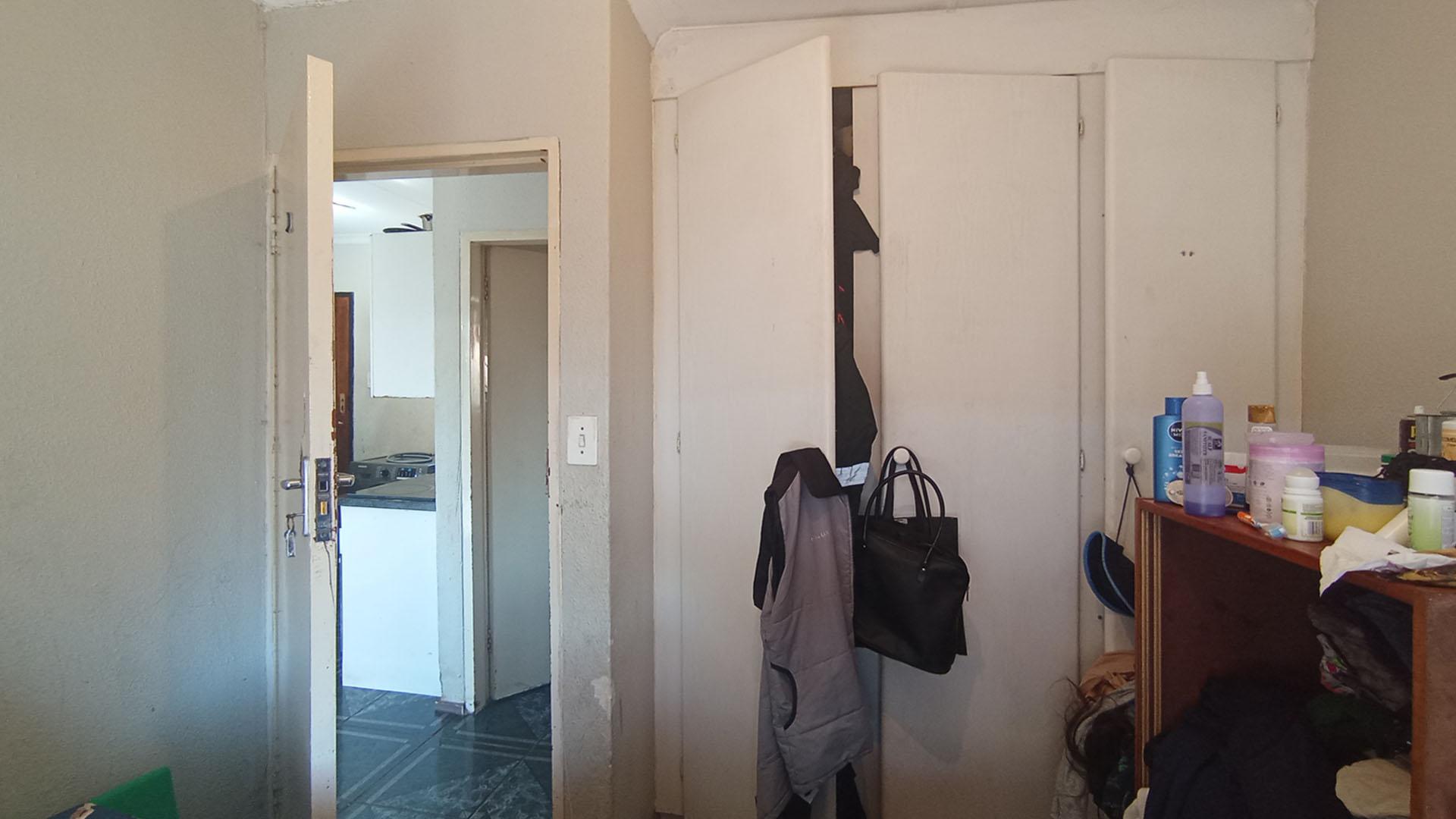 Bed Room 2 - 11 square meters of property in Klipfontein View