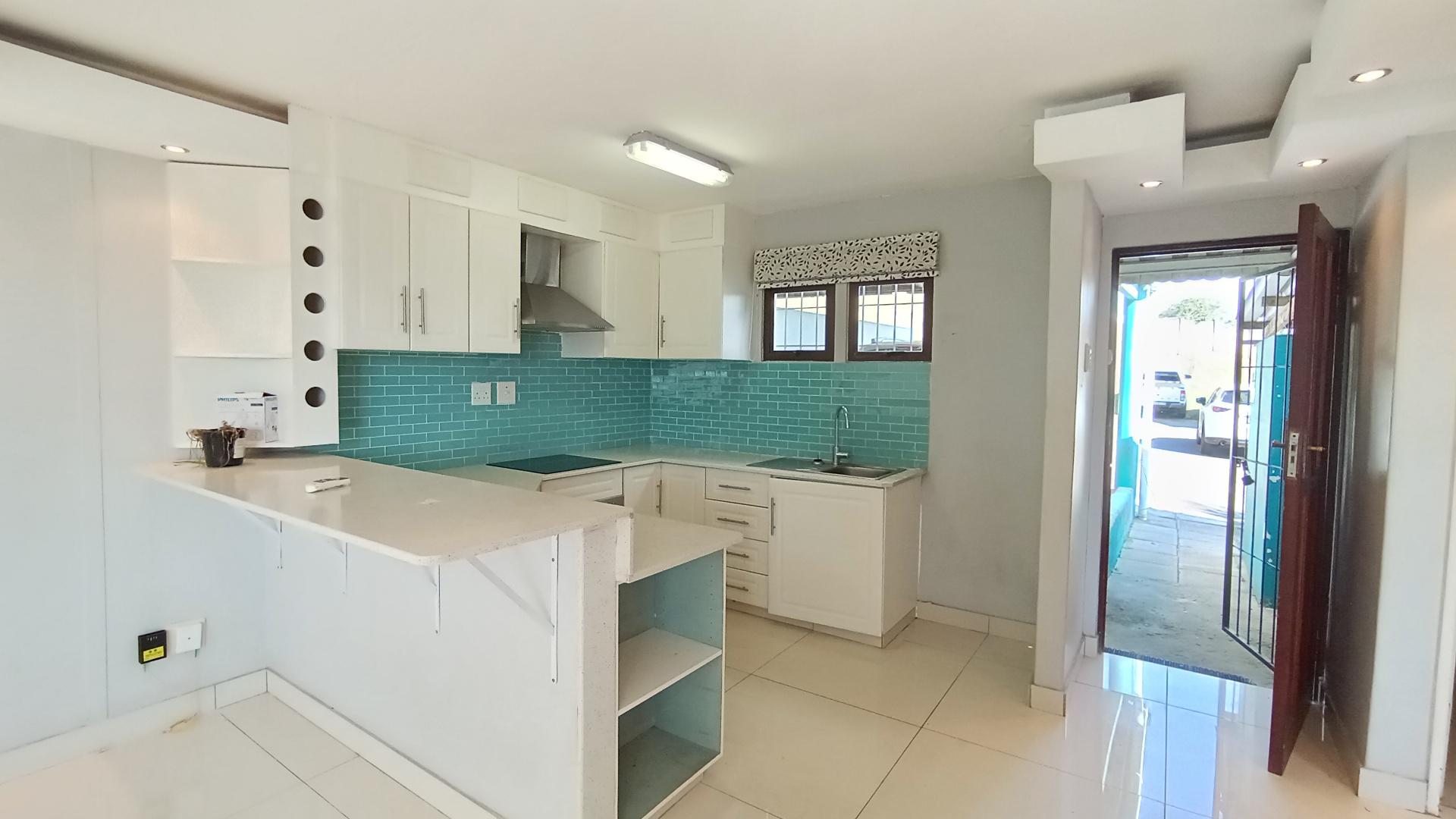 Kitchen - 12 square meters of property in Amanzimtoti 